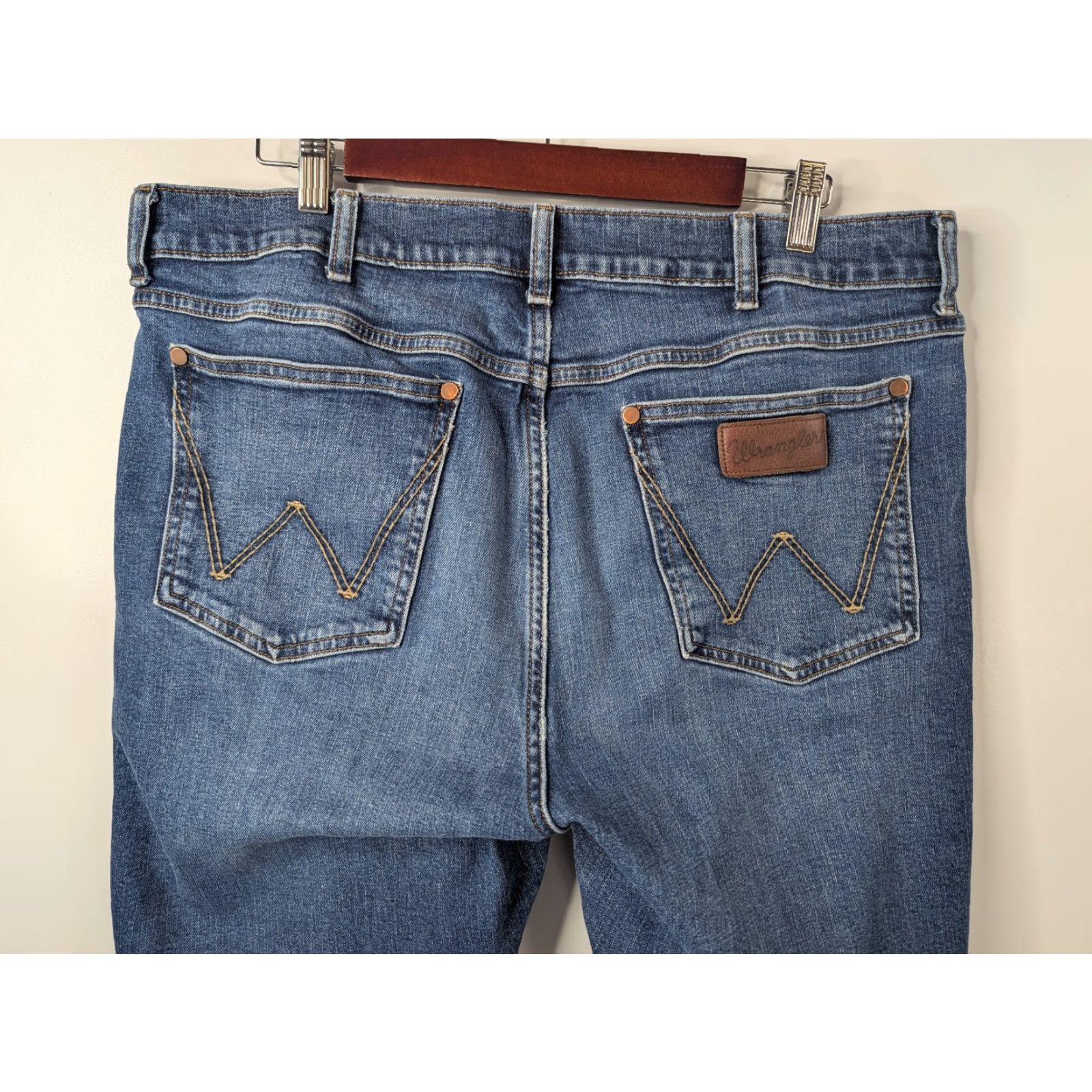 Wrangler Wrangler Retro Jeans Mens 36x32 Blue Denim Stretch Straight 5-Pocket Design Cowboy Western Boot Part of Wrangler Retro Collection Mens Size US 36 / EU 52 - 5 Thumbnail