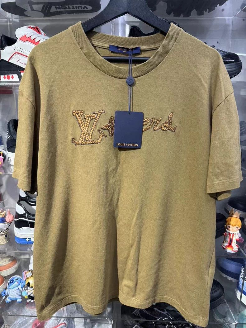 Louis Vuitton Louis Vuitton FW24 Solid Logo Embroidered Crew Neck Short Size US L / EU 52-54 / 3 - 1 Thumbnail