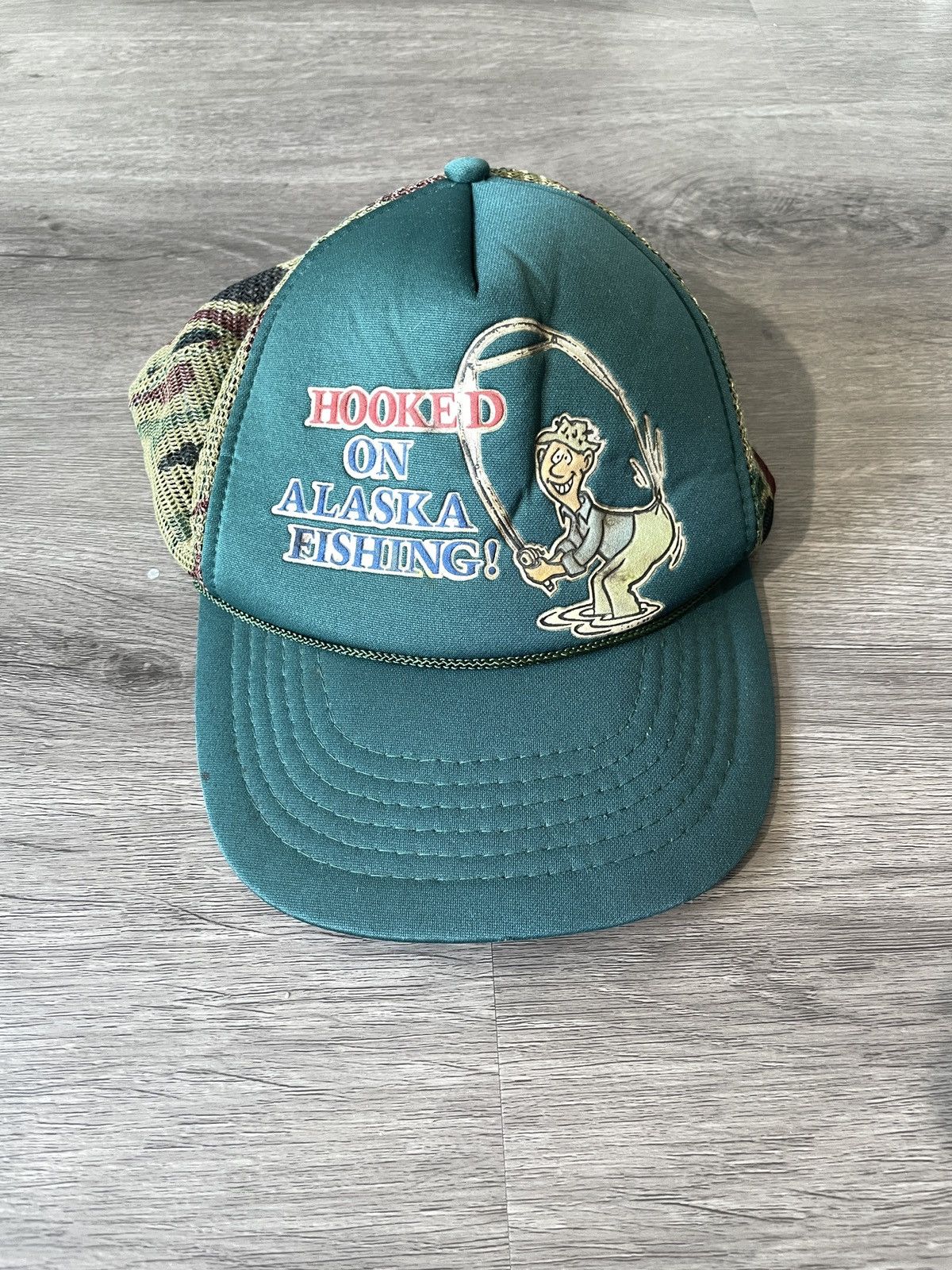 Vintage VTG “Hooked on Alaska Fishing” Camo Snap Back Hat (Sz.OS) Size ONE SIZE - 1 Thumbnail