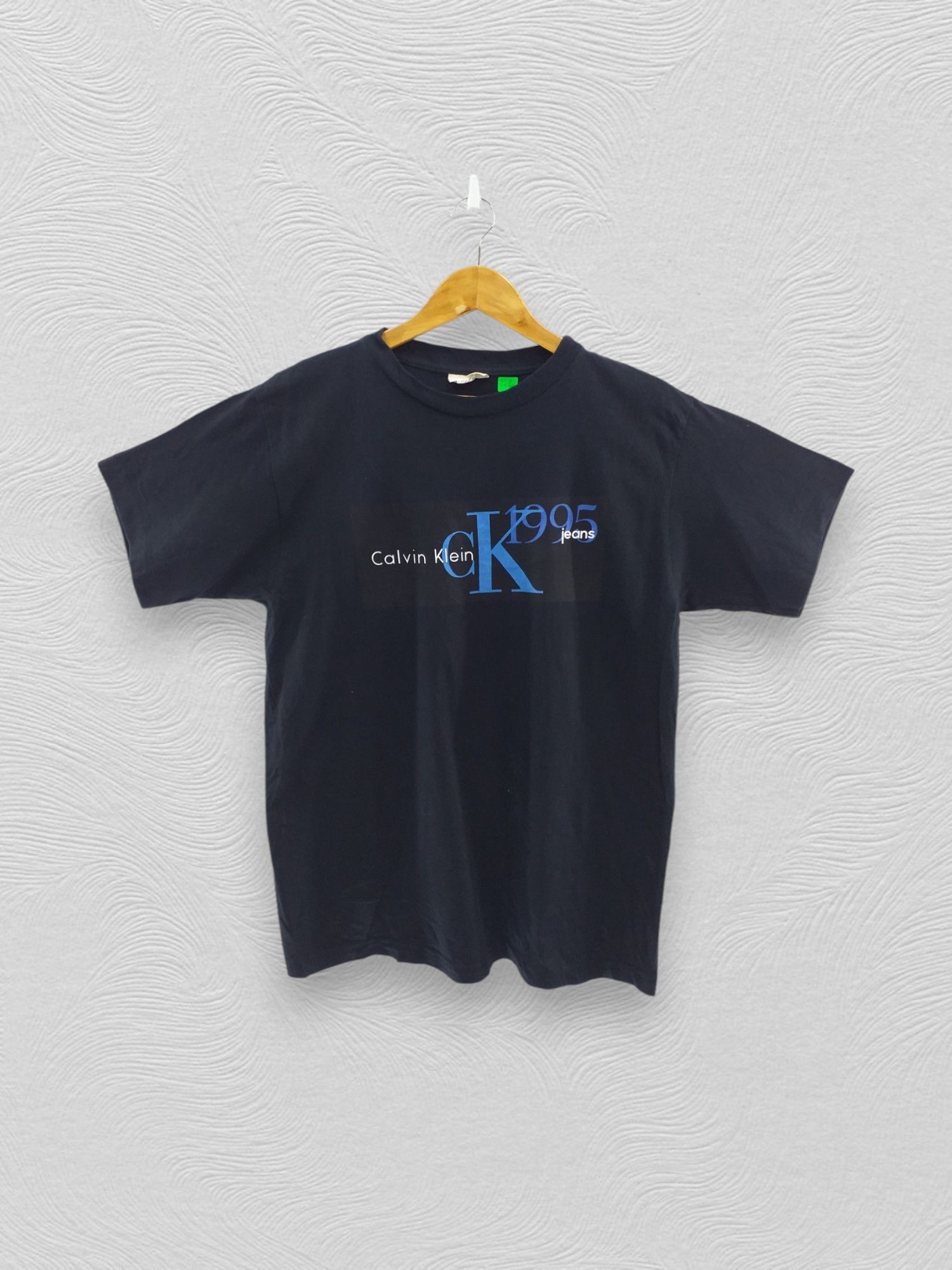 Calvin Klein 90S Vintage Calvin Klein Big Logo MADE IN USA T Shirt -A079 Size US L / EU 52-54 / 3 - 1 Thumbnail