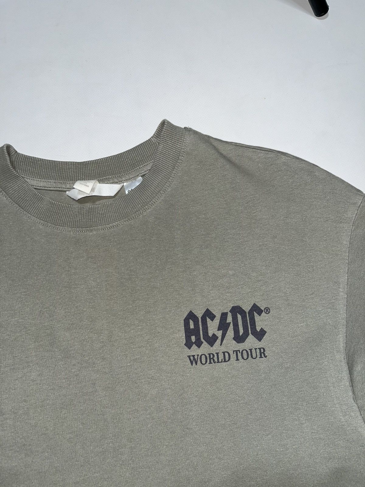 AC/DC Vintage AC/DC World Tour Khaki perfectly washed t-shirt Size US S / EU 44-46 / 1 - 3 Thumbnail