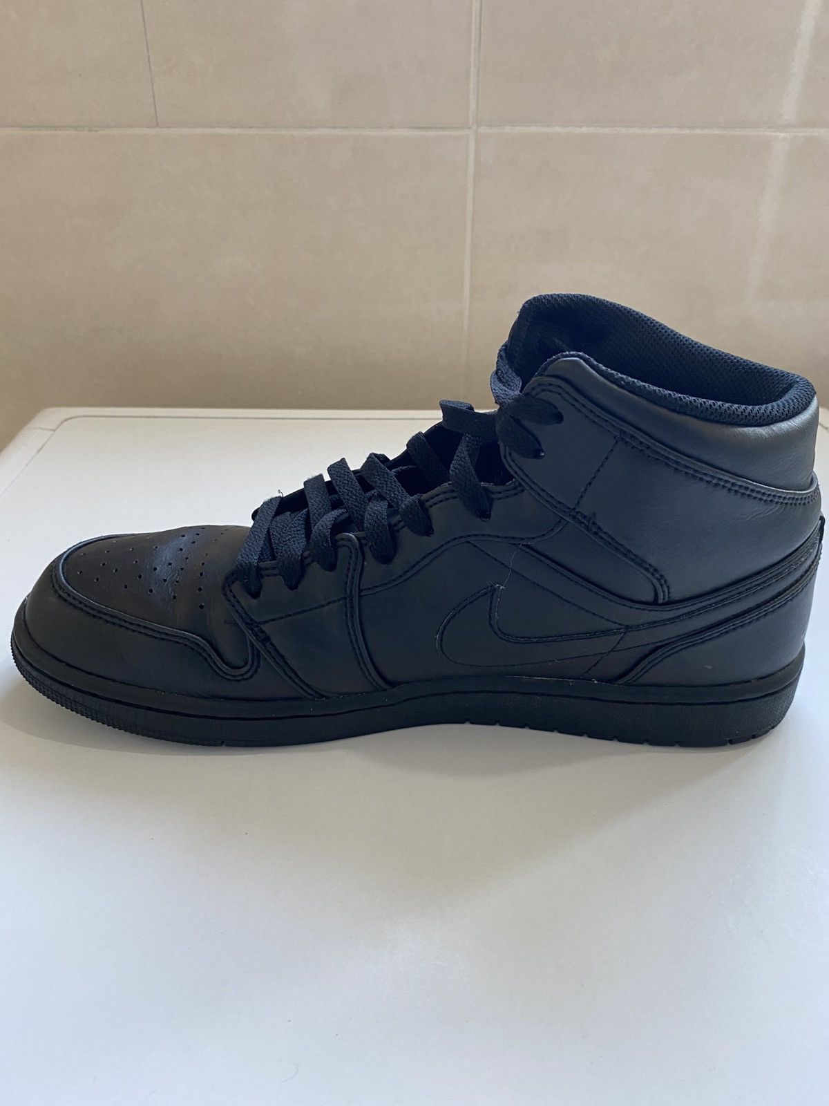 Nike Jordan 1 Mid Triple Black Size US 10 / EU 43 - 5 Thumbnail