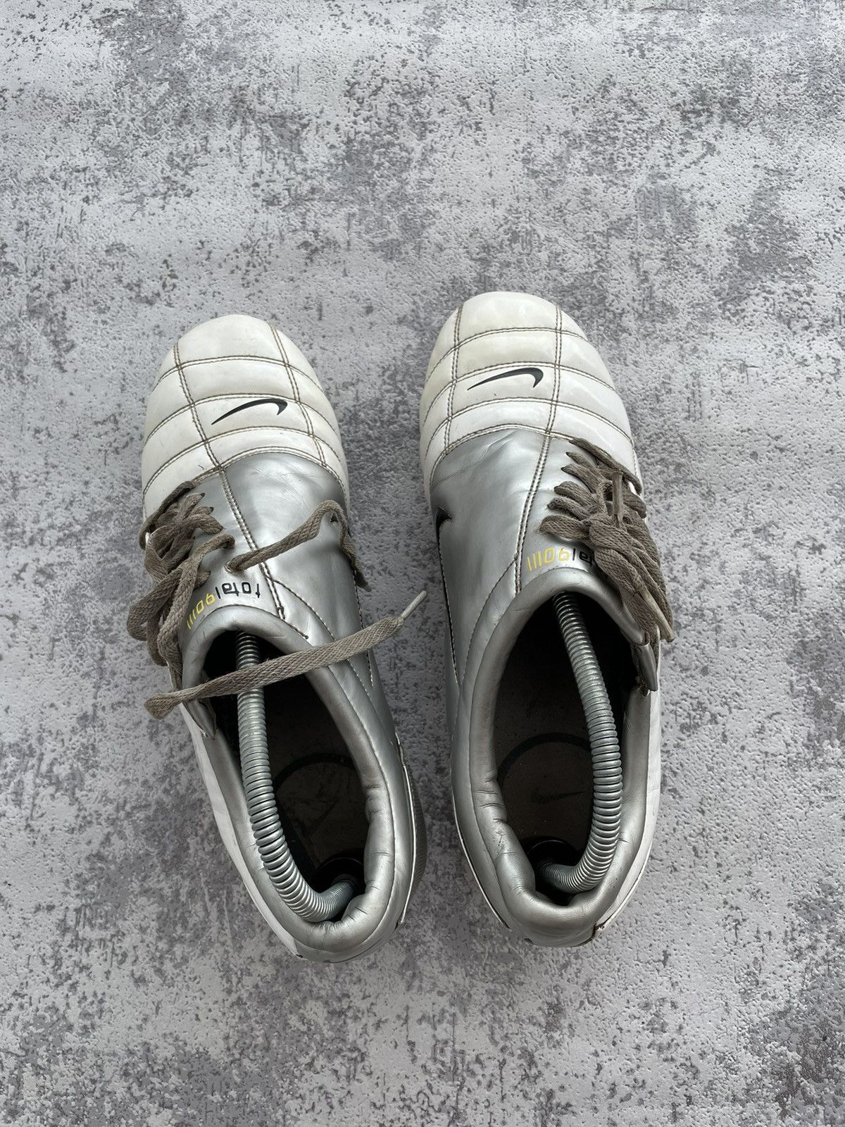 Nike Vintage Nike Total90 Air 2005 Silver Football Boots Size US 10 / EU 43 - 6 Thumbnail