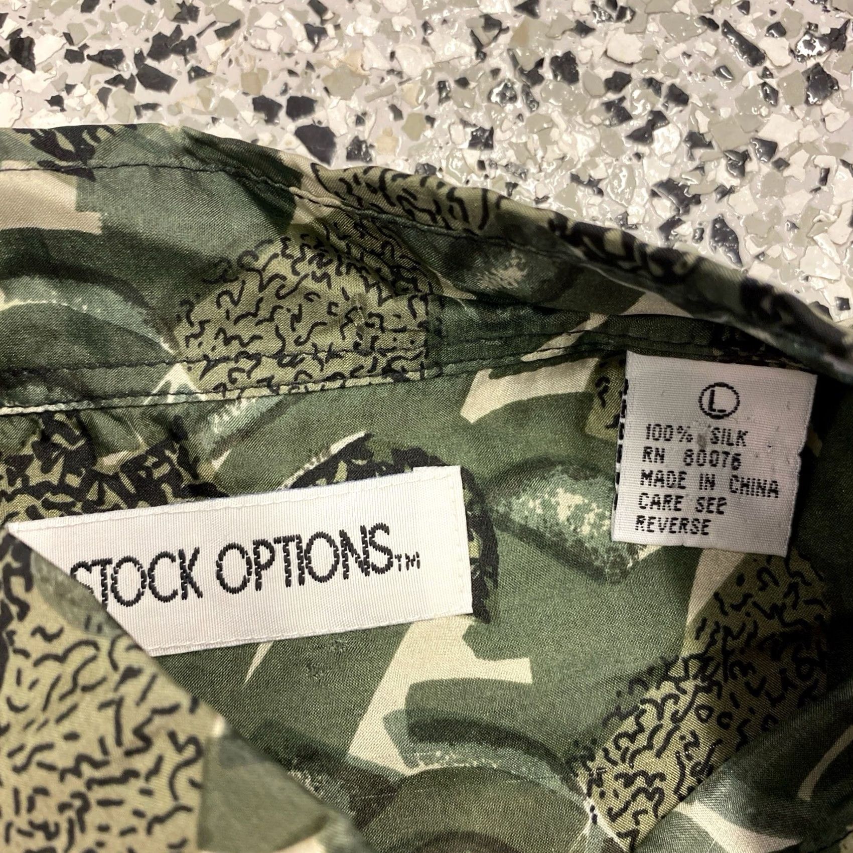 Vintage VINTAGE Stock Options Geometric Shirt Top L Green Silk Button-Up Short Sleeve Collared 90s Hip Hop Retro MenHS Size US L / EU 52-54 / 3 - 2 Thumbnail