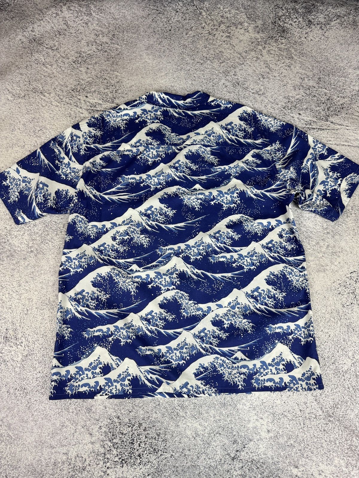 Uniqlo Uniqlo Hokusai Great Wave Hawaiian Shirt Blue Japan Art Size US M / EU 48-50 / 2 - 5 Thumbnail