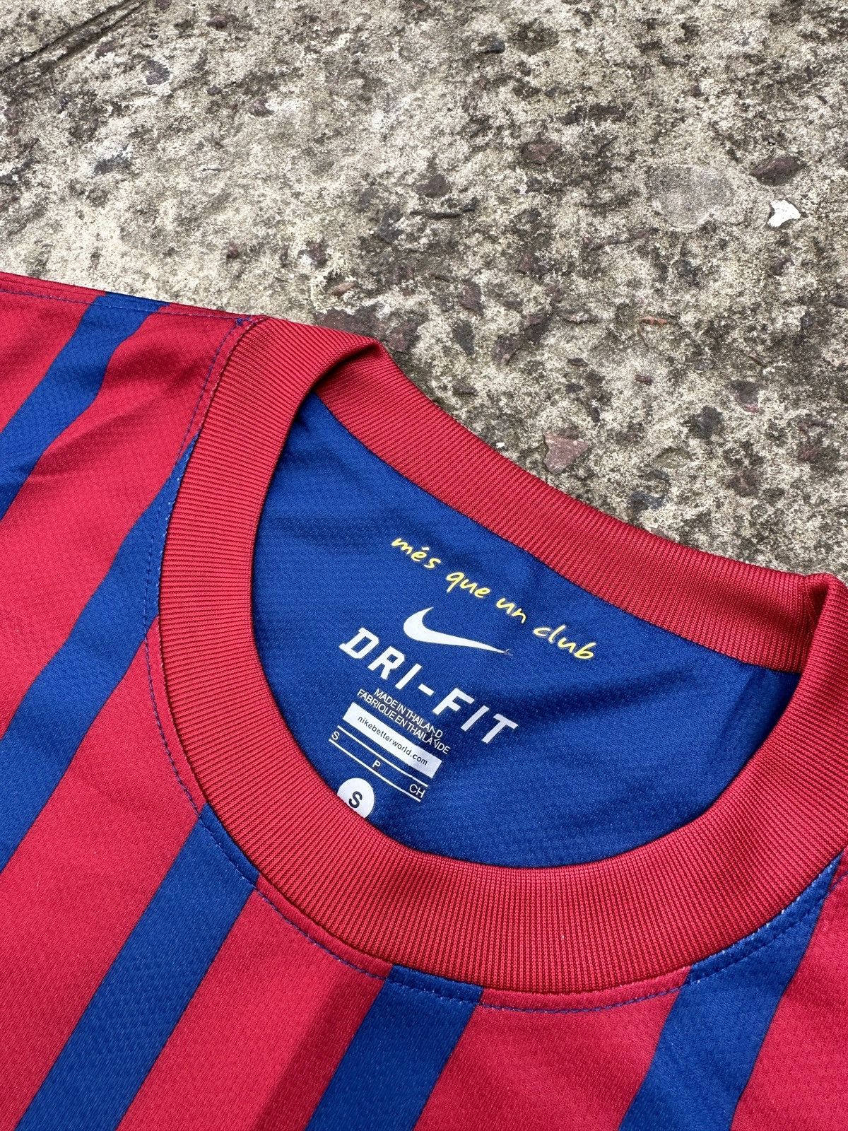 Nike Vintage Nike F.C. Barcelona 7 David Villa Soccer Jersey Rare Size US S / EU 44-46 / 1 - 4 Thumbnail