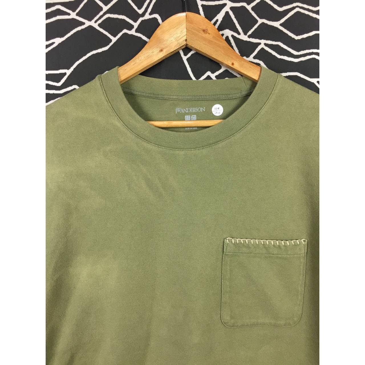 JW Anderson × Uniqlo J.W.Anderson X Uniqlo Plain Pocket Tee Size L Size US L / EU 52-54 / 3 - 3 Thumbnail