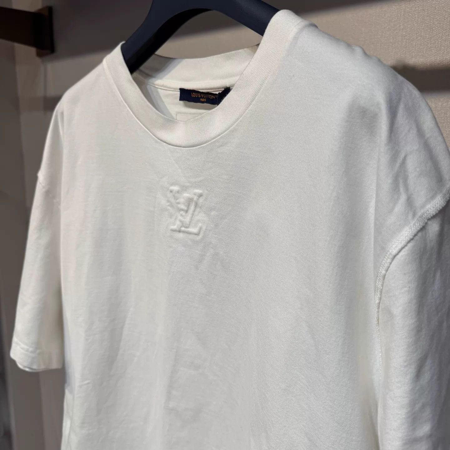 Louis Vuitton LV white emb chest logo SS Tee XL Size US XL / EU 56 / 4 - 4 Thumbnail