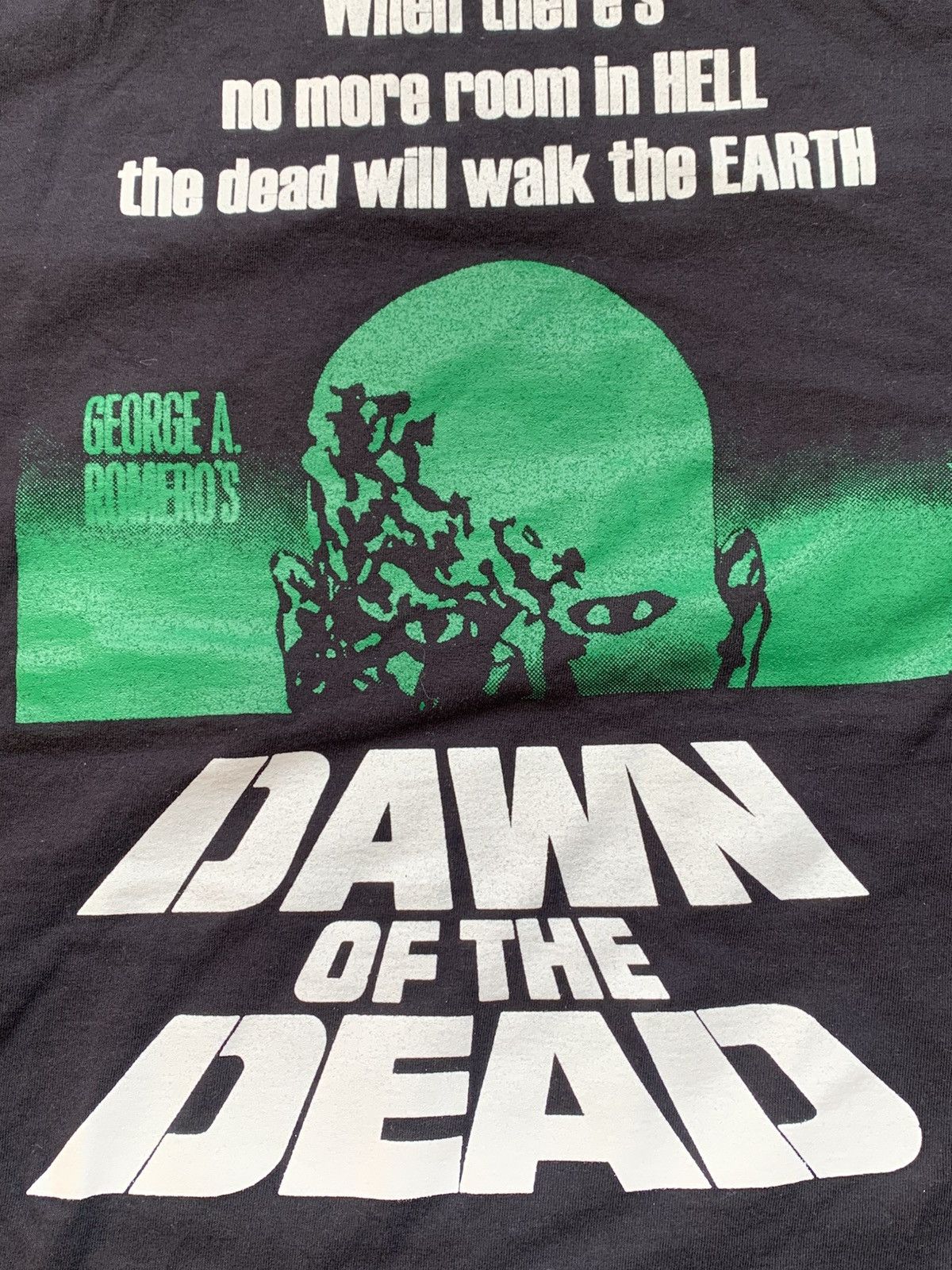 Fruit Of The Loom 🔥VINTAGE DAWN OF THE DEAD 00’S HORROR MOVIE PROMO TSHIRT Size US XXL / EU 58 / 5 - 5 Thumbnail