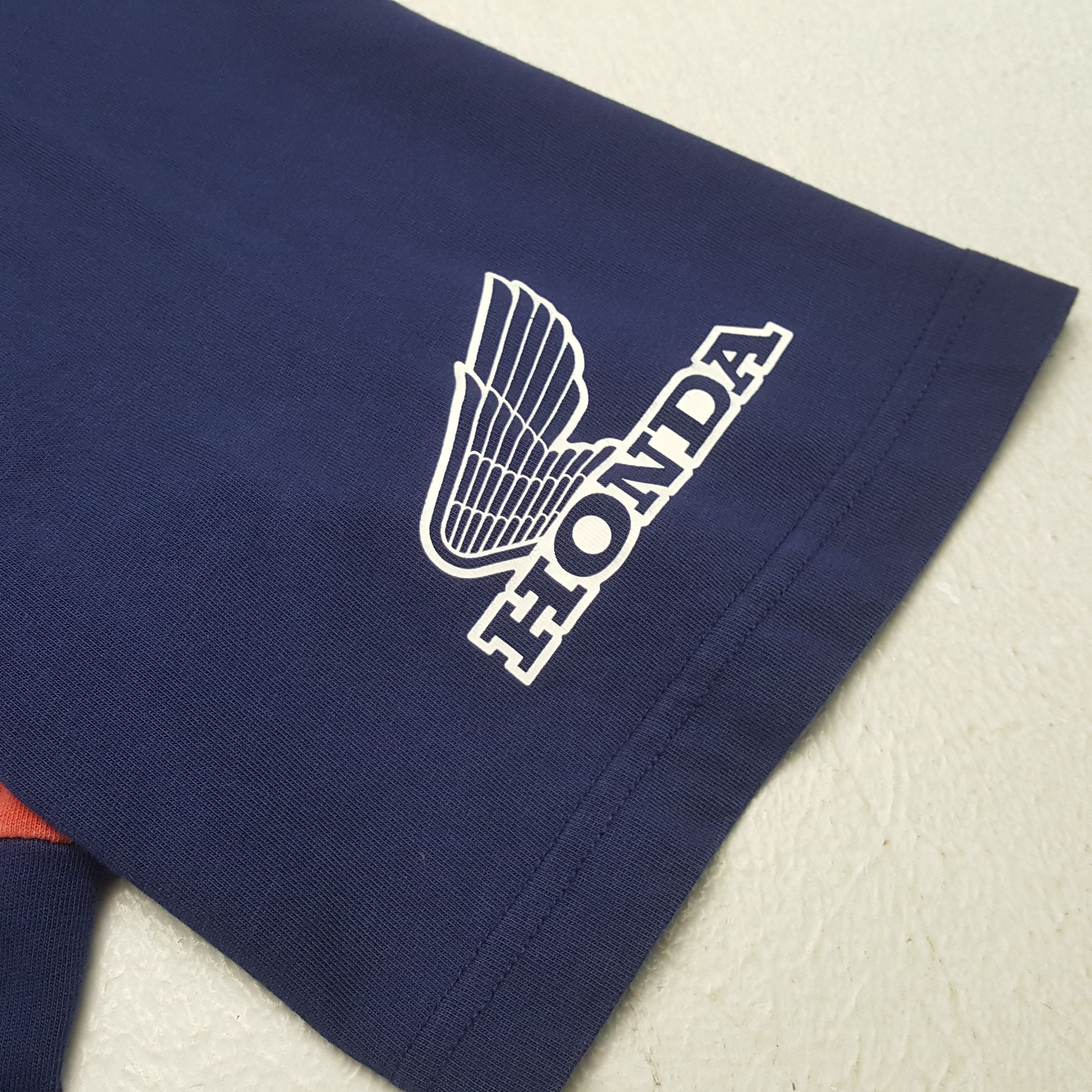Honda Vintage Honda Racing Team Japan Motorsport T-Shirt C301N43 Size US L / EU 52-54 / 3 - 5 Thumbnail