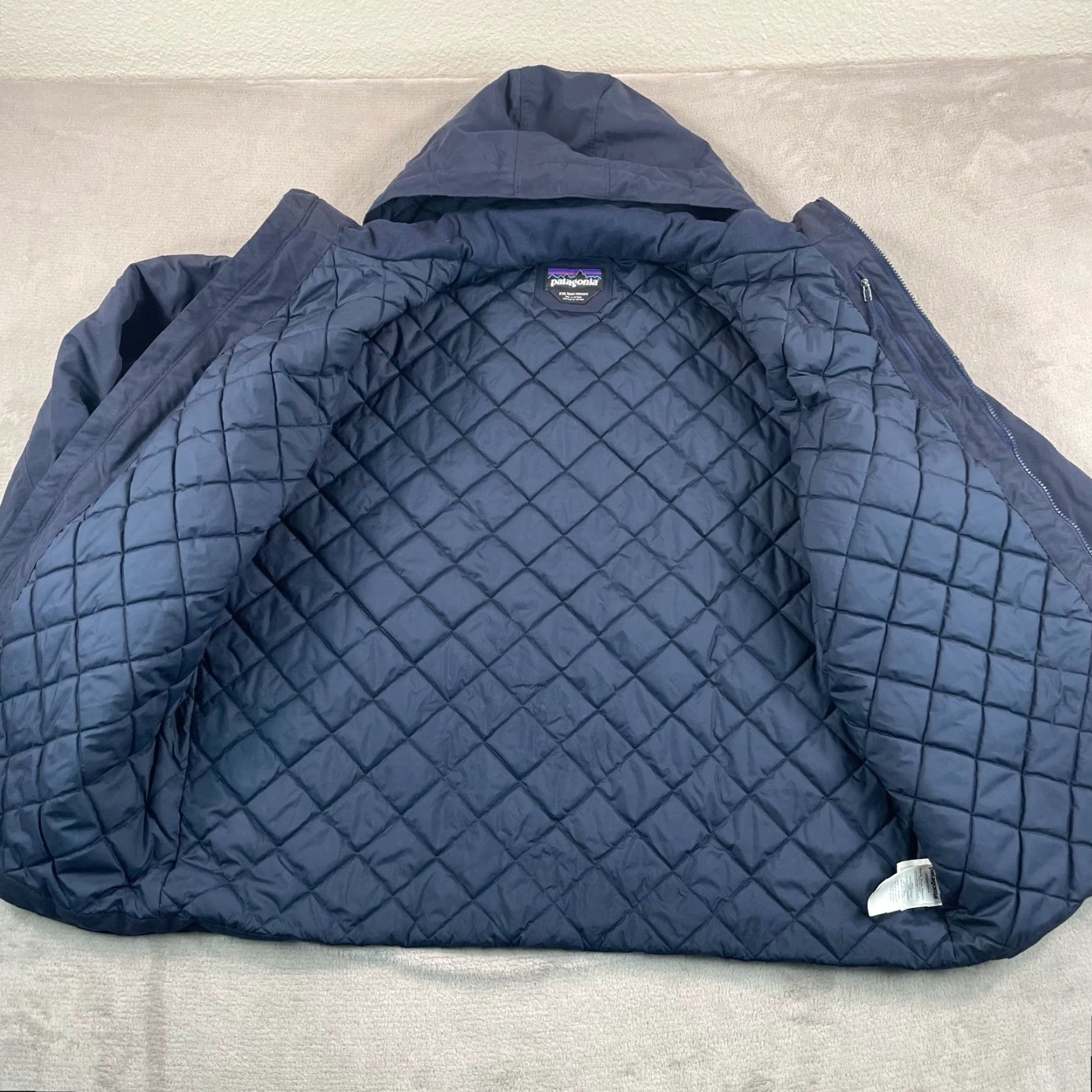 Patagonia Patagonia Isthmus Jacket Men 2XL Navy Blue Full Zip Hooded Pockets Wind-Resistant Water-Resistant Lined Polyester Insulated Hiking Outdoor Parka Size US XXL / EU 58 / 5 - 4 Thumbnail