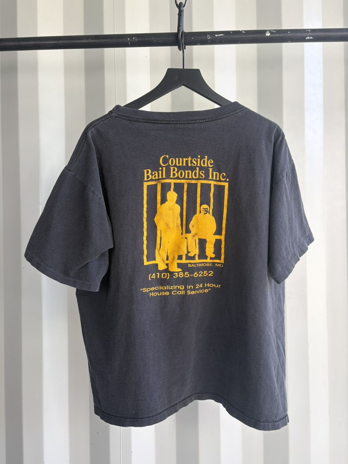 Vintage Courtside Bail Bonds Thrashed Faded Shirt Distressed GRUNGE Size US XL / EU 56 / 4 - 1 Thumbnail