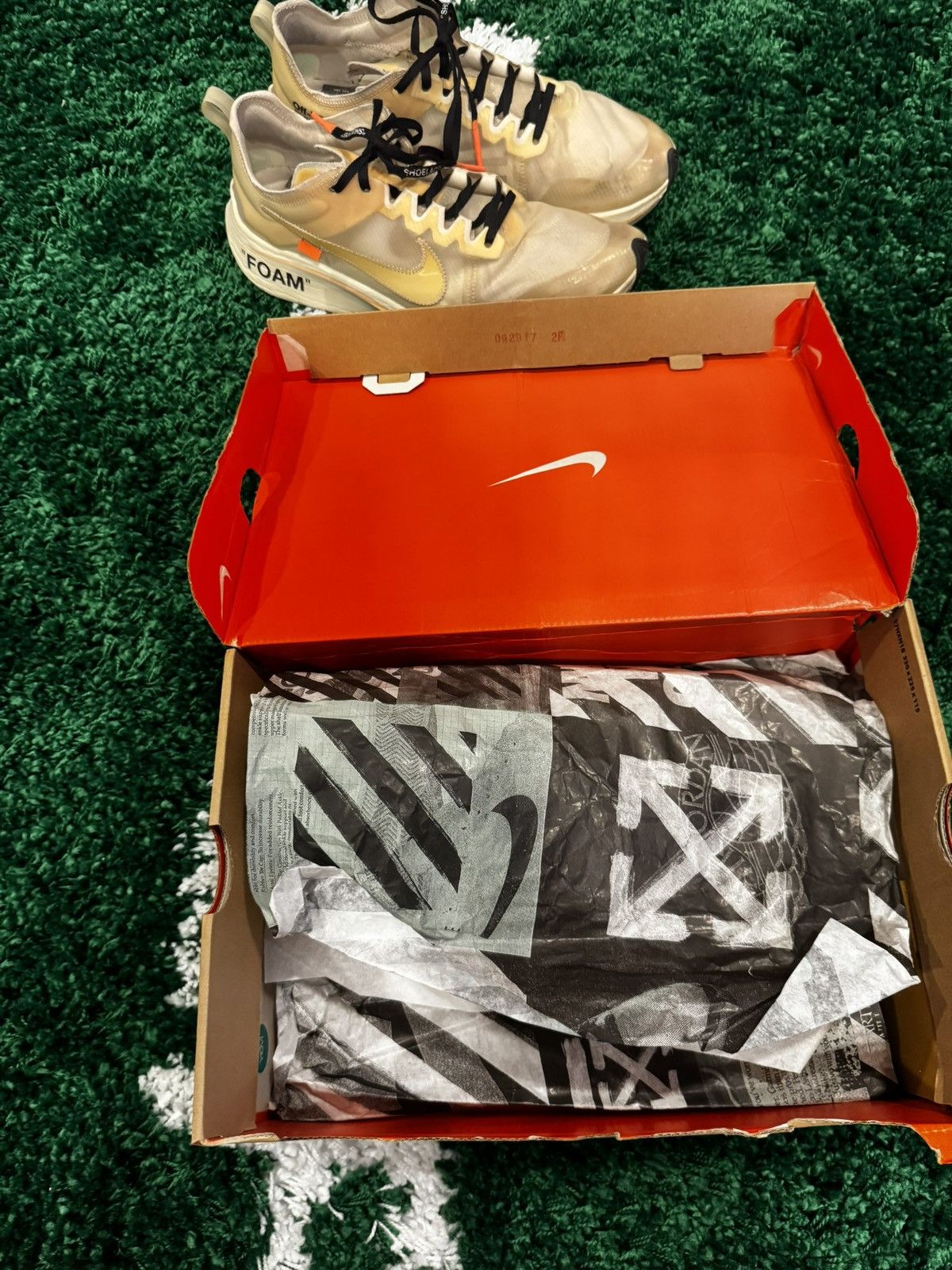 Nike × Off-White Nike Off-White Zoom Fly Size US 12 / EU 45 - 11 Thumbnail
