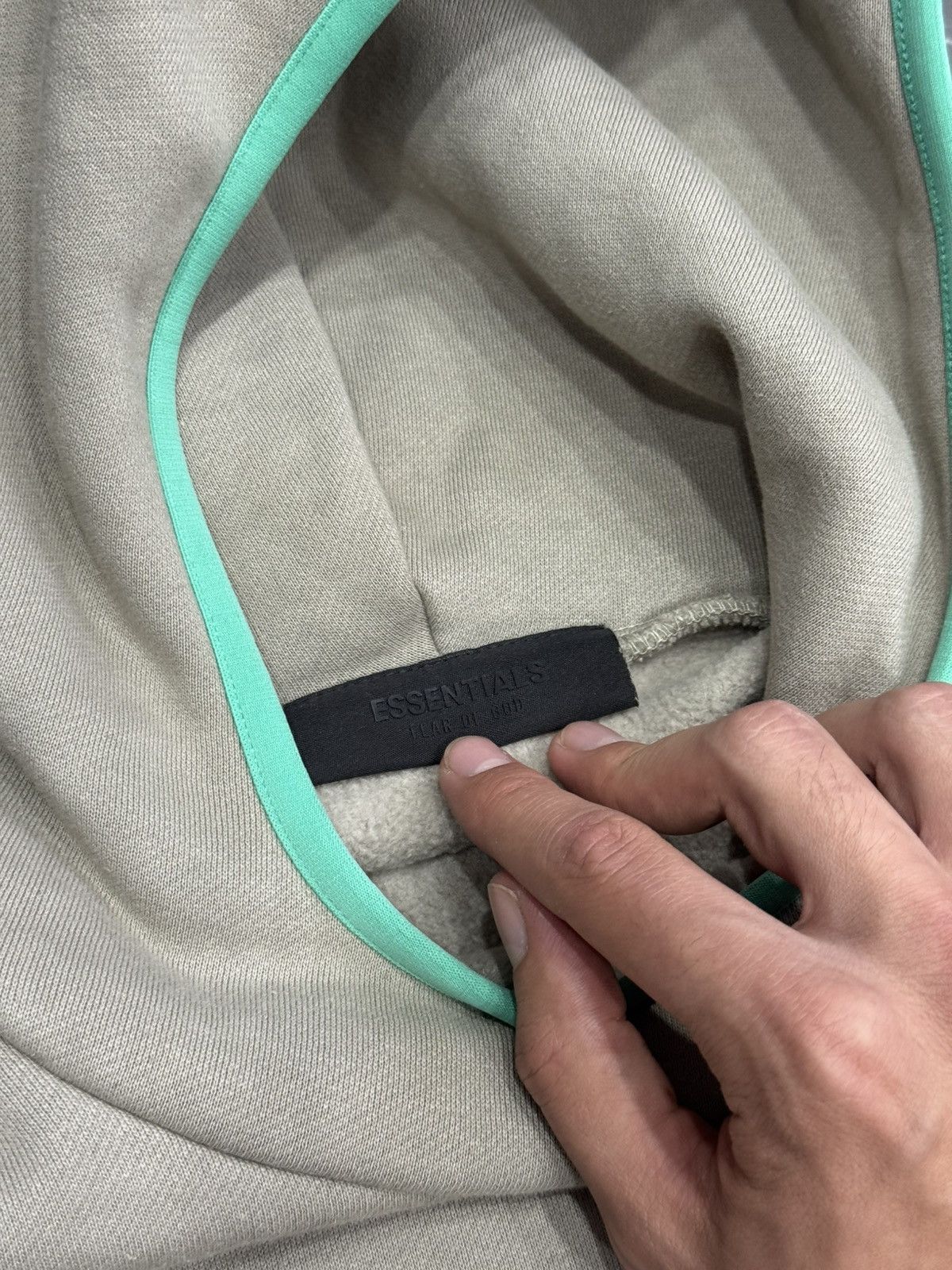 Fear of God Rare Essentials Fear of God oversized box fit hoodie size M Size US M / EU 48-50 / 2 - 11 Thumbnail