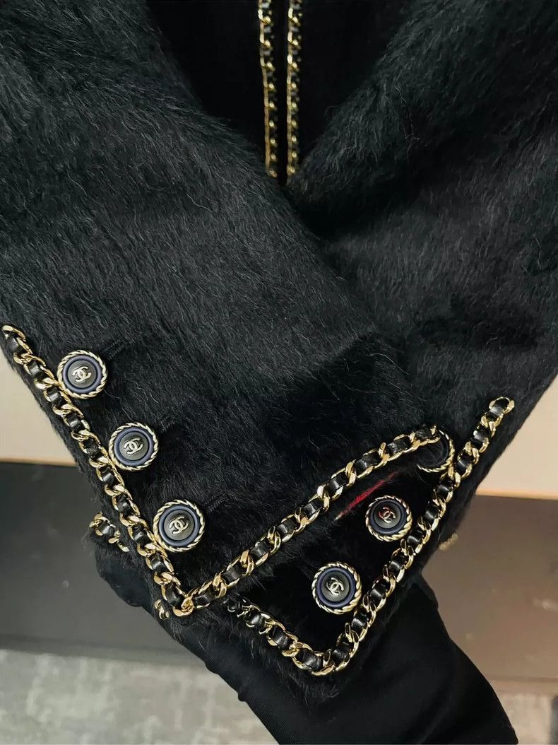 Chanel Chanel 19B black horse fur chain coat 2504-Nextarrow Size XXS / US 00 / IT 34 - 3 Thumbnail