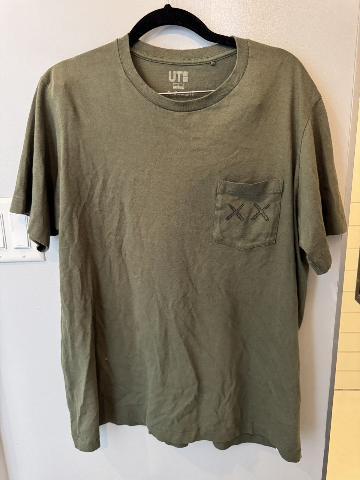 Kaws × Uniqlo Uniqlo Kaws Shirt Size US L / EU 52-54 / 3 - 1 Thumbnail