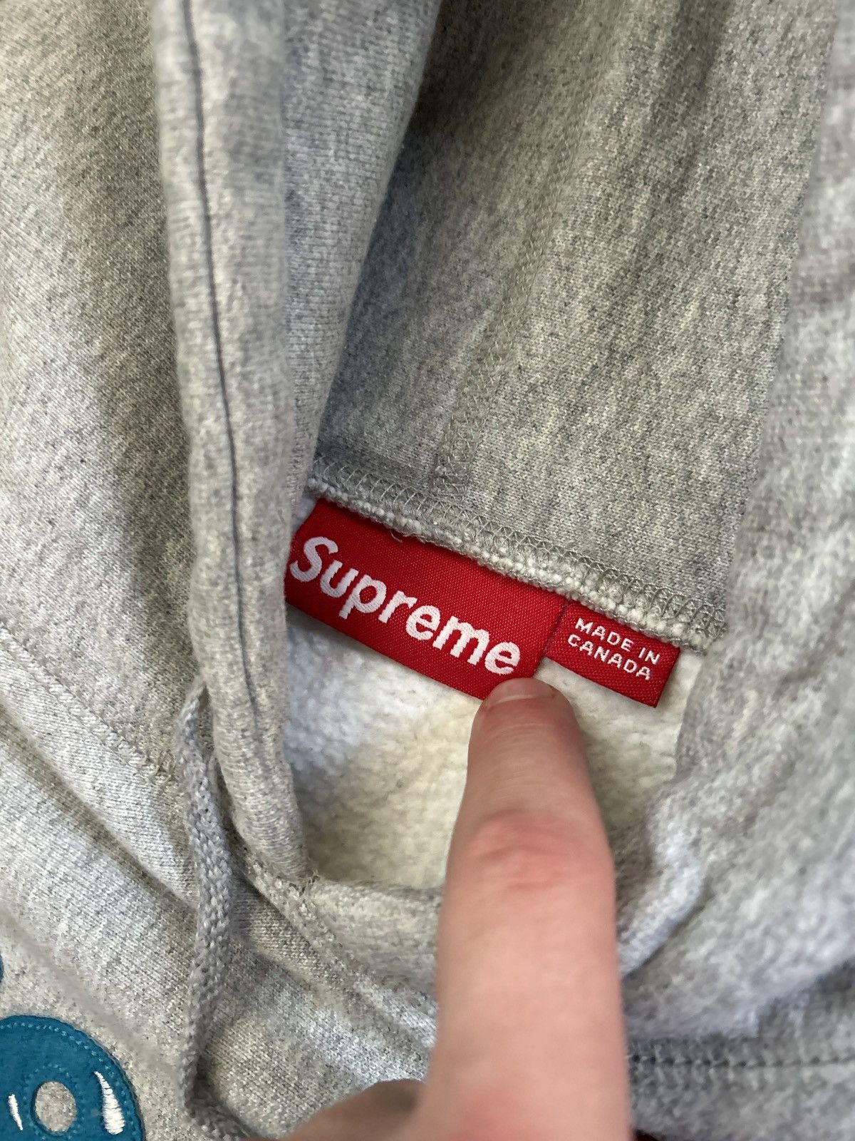 Supreme Vintage Supreme World Famous Grey Blue Hoodie 2004 Size US L / EU 52-54 / 3 - 3 Thumbnail