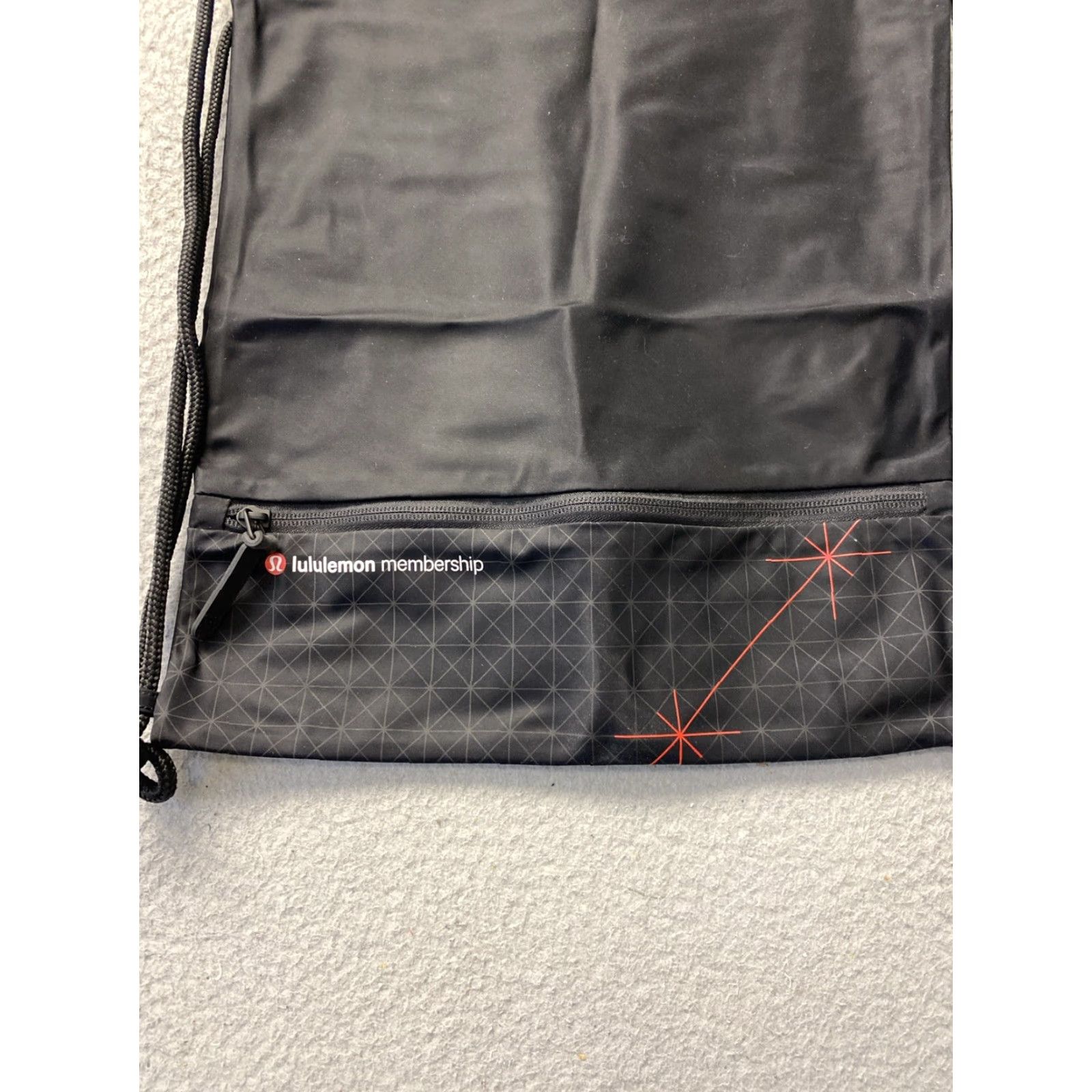 Lululemon VINTAGE Lululemon Gym Bag Women Drawstring Robe Zippered Pocket Lightweight Black 55-58cm Size ONE SIZE - 2 Thumbnail
