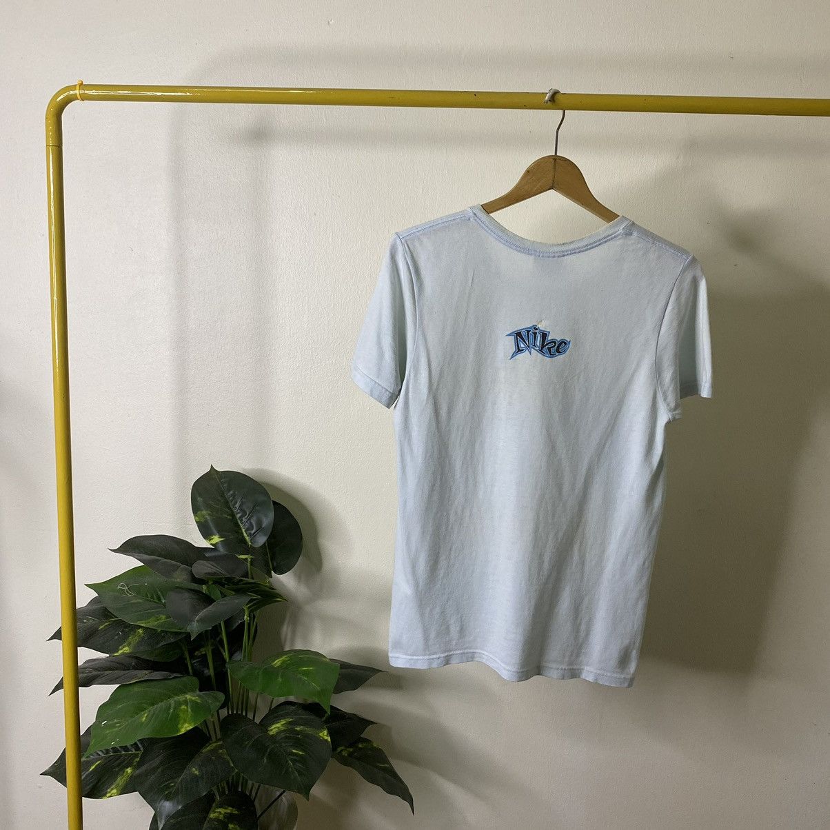 Nike × Vintage Vintage 2000s Nike Queen Me Tee Size US S / EU 44-46 / 1 - 6 Thumbnail