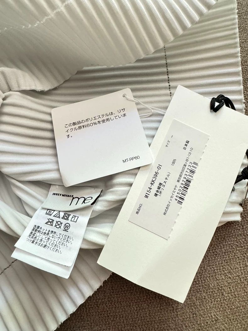 Issey Miyake Issey Miyake size:one size White pleated round-neck short- Size M / US 6-8 / IT 42-44 - 4 Thumbnail