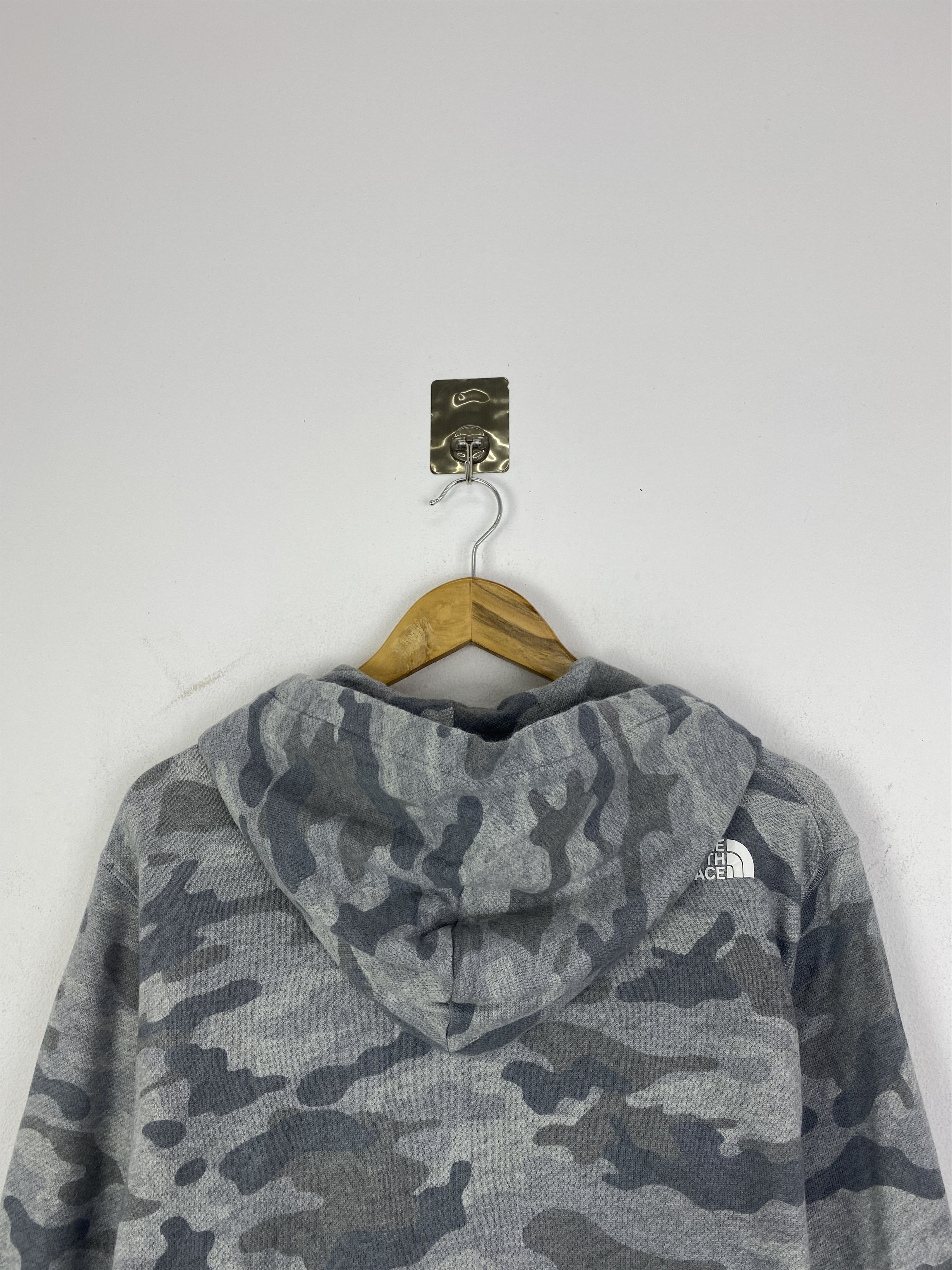 The North Face Vintage The North Face Camouflage Zipper Up Hoodie SH0239 Size US L / EU 52-54 / 3 - 4 Thumbnail