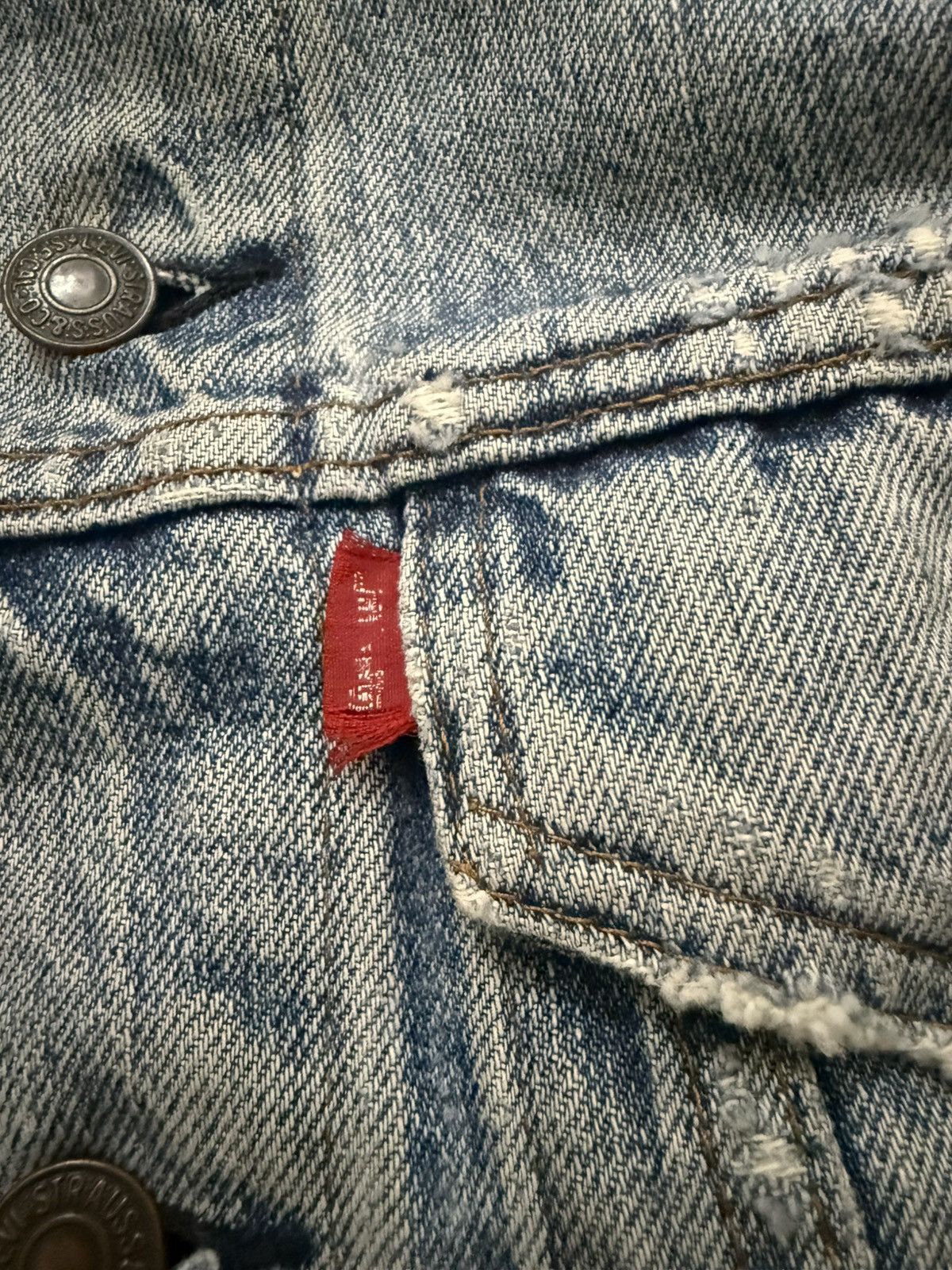 Levi's Vintage Clothing 70s Vtg LEVIS Thrashed Distressed Denim Trucker Jacket Size US S / EU 44-46 / 1 - 6 Thumbnail