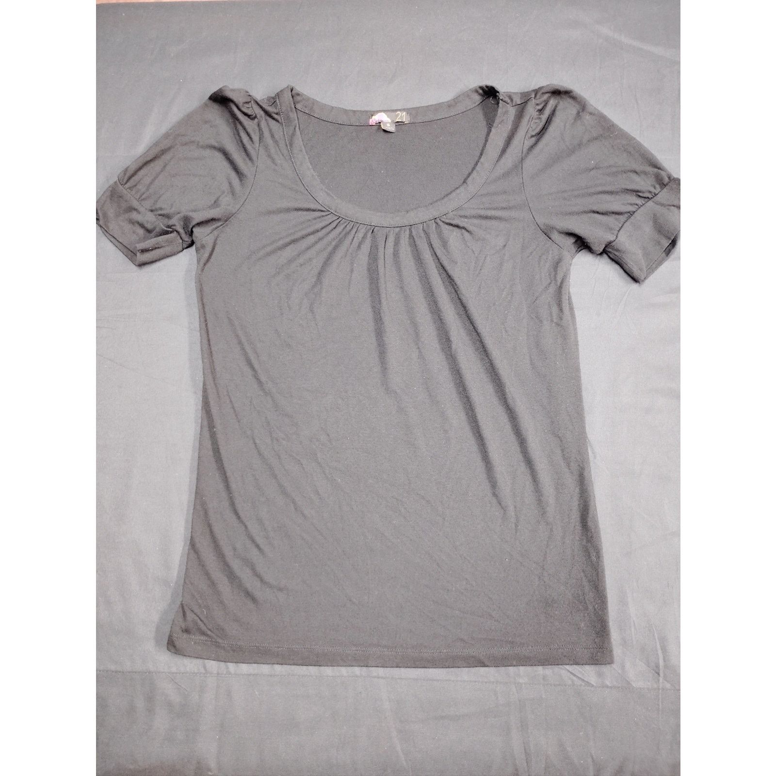 Forever 21 Forever 21 Black Scoop Neck Short Sleeve Top Size S / US 4 / IT 40 - 1 Thumbnail