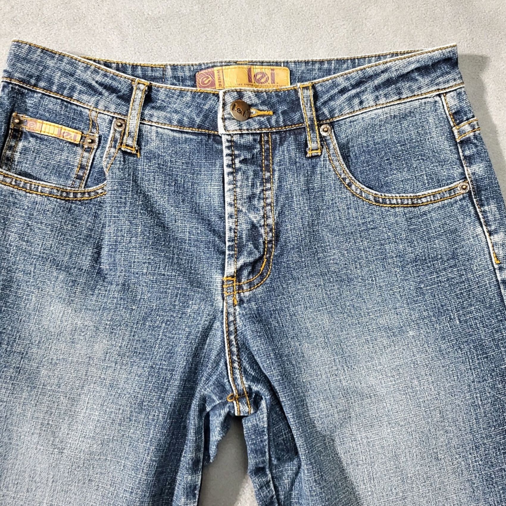 Vintage VINTAGE Lei Jeans Womens Capri Denim 28 X 21.5 Blue Mid Rise Size 5 90s Bohemian Stretch Jeans Womens Size 27" / US 4 / IT 40 - 2 Thumbnail