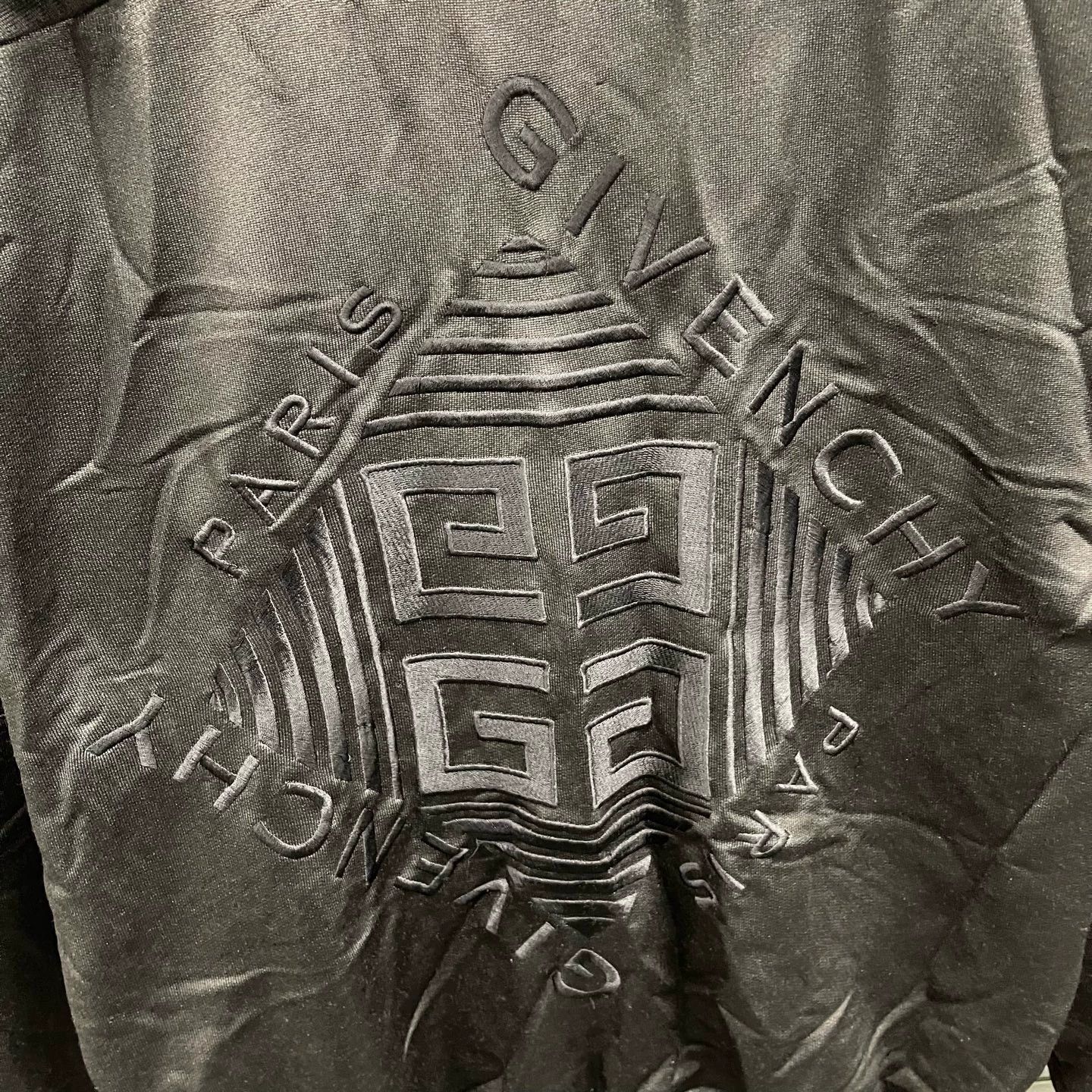 Givenchy Givenchy velvet back large logo jacket XS 99 new Size US XS / EU 42 / 0 - 3 Thumbnail
