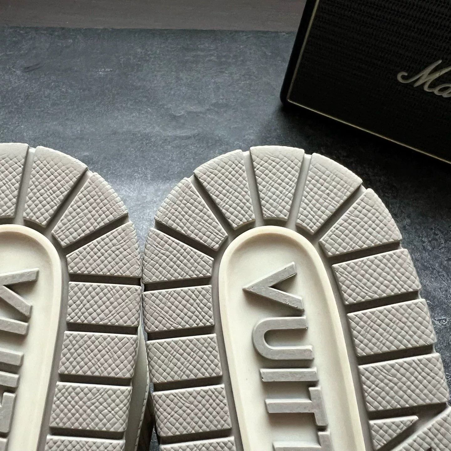 Louis Vuitton Louis Vuitton Training White Lowtop Sneakers 41 Men Size US 8.5 / EU 41-42 - 1 Thumbnail