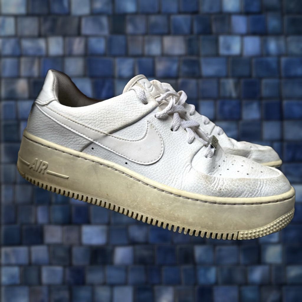 Nike Nike Air Force 1 Sage Low Women's Size 9.5 Sneakers Triple White AR5339-100 Size US 7 / IT 37 - 1 Thumbnail