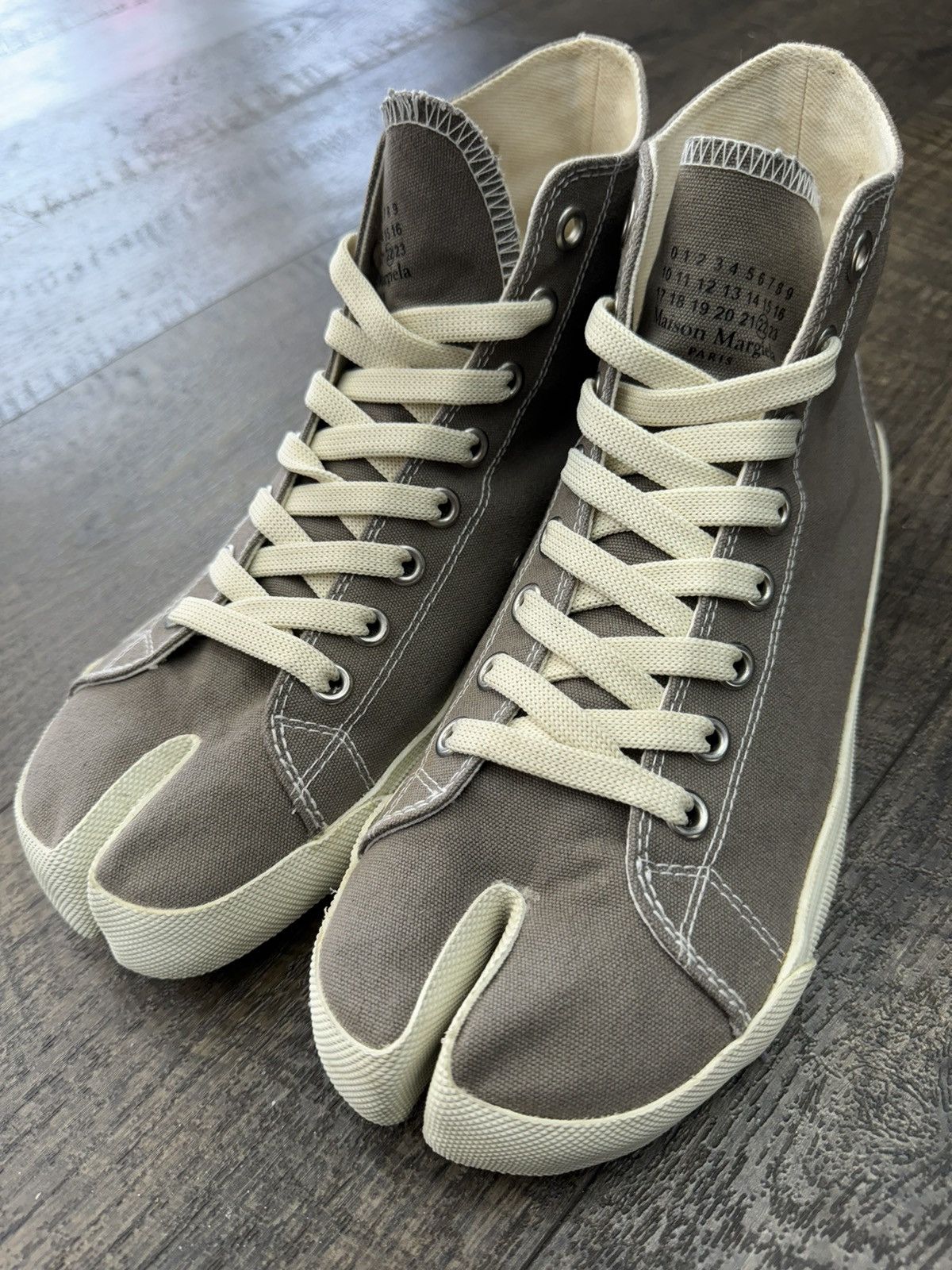 Maison Margiela Tabi Sneaker Hi (41) | Grailed