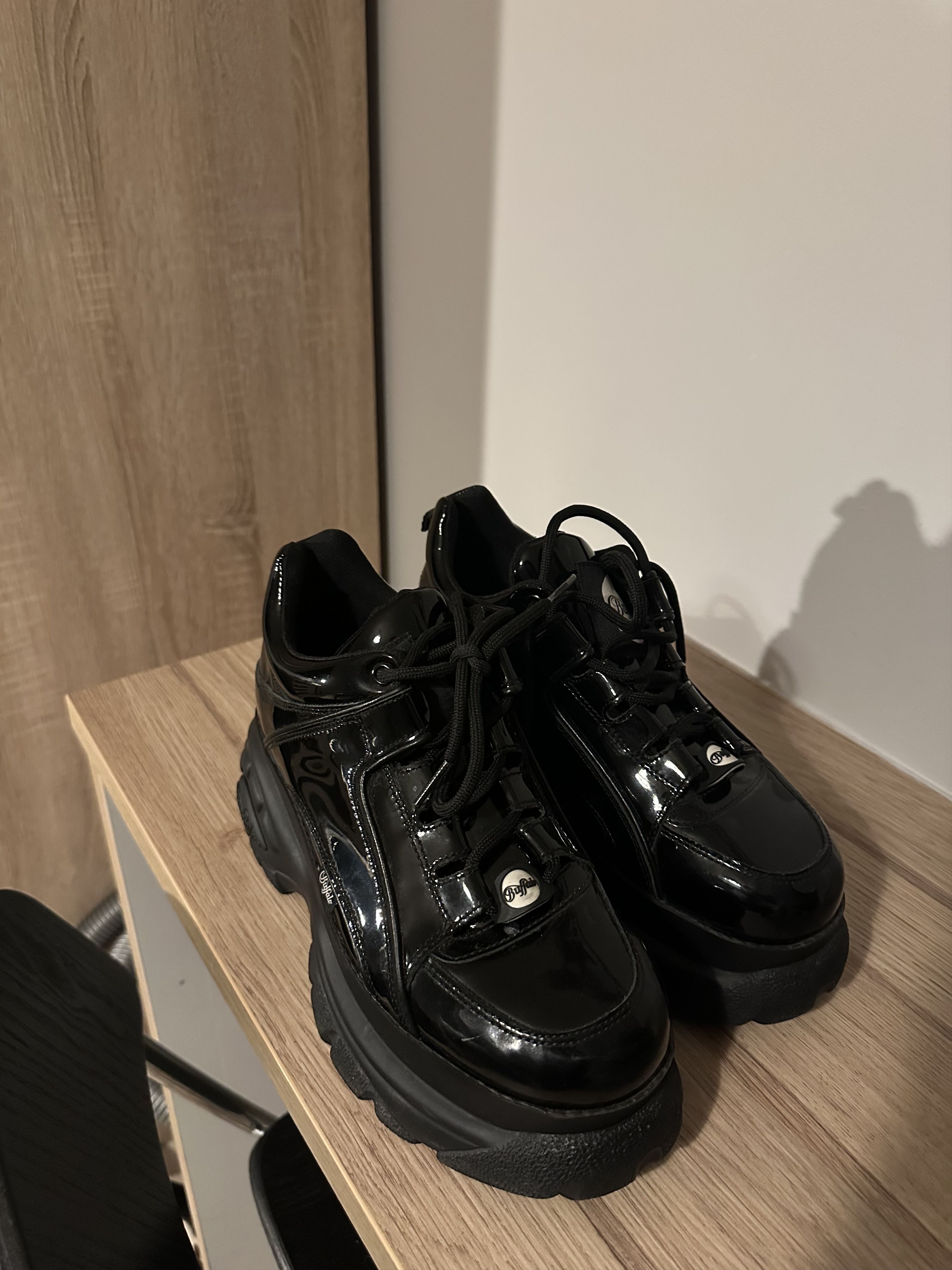 Buffalo London Buffalo Classic Low Patent Leather Size US 11 / IT 41 - 4 Thumbnail
