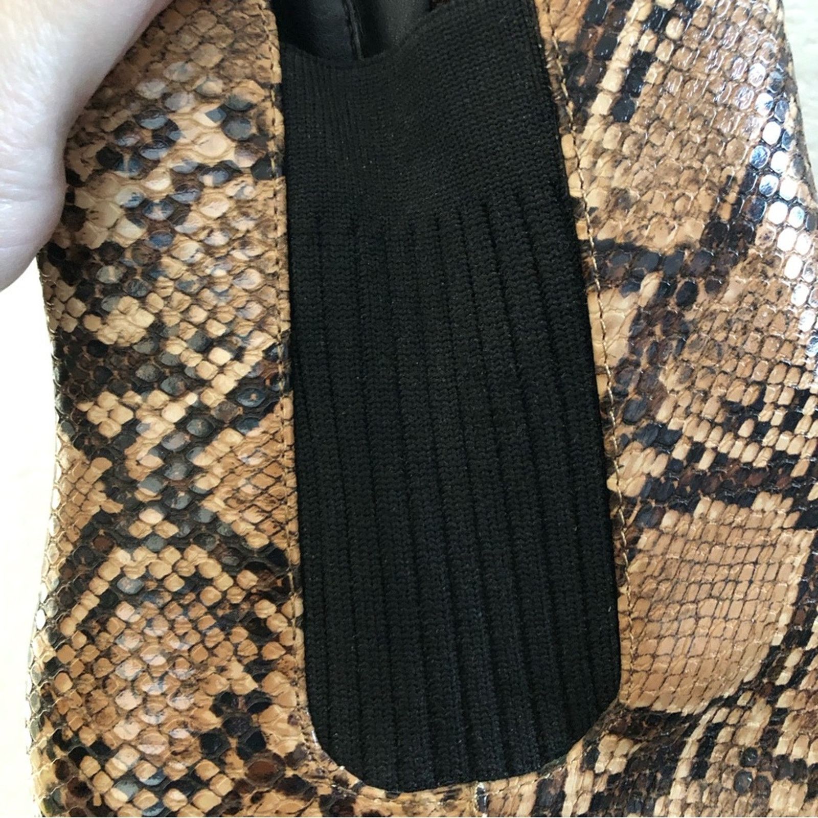 Kenneth Cole Kenneth Cole New York snake print chunky heel boot 10 Size US 10 / IT 40 - 6 Thumbnail