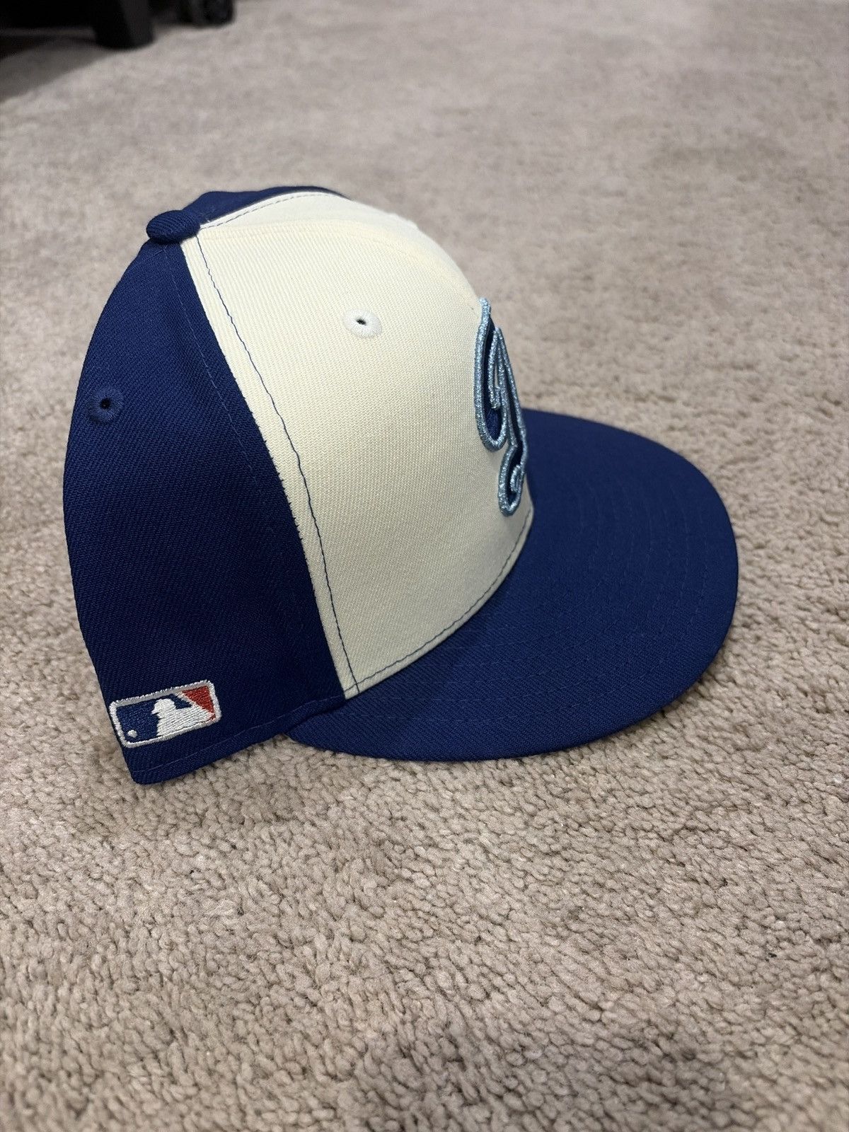 New Era Lightly worn , New Era LA Dodgers hat Size 7 3/4 Size ONE SIZE - 2 Thumbnail