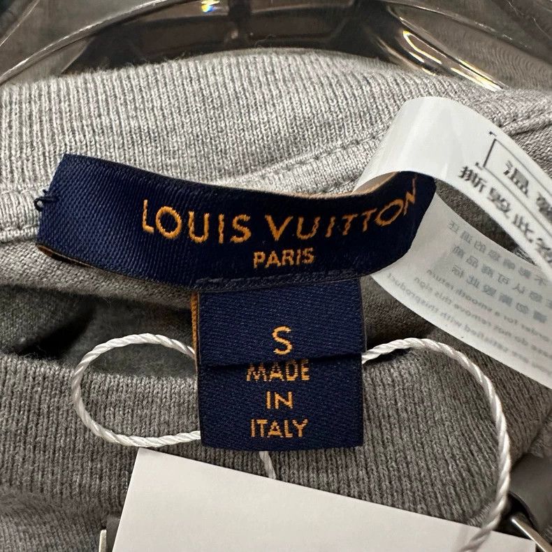Louis Vuitton Louis Vuitton 25 Grey Robot Short Sleeves Size S / US 4 / IT 40 - 3 Thumbnail