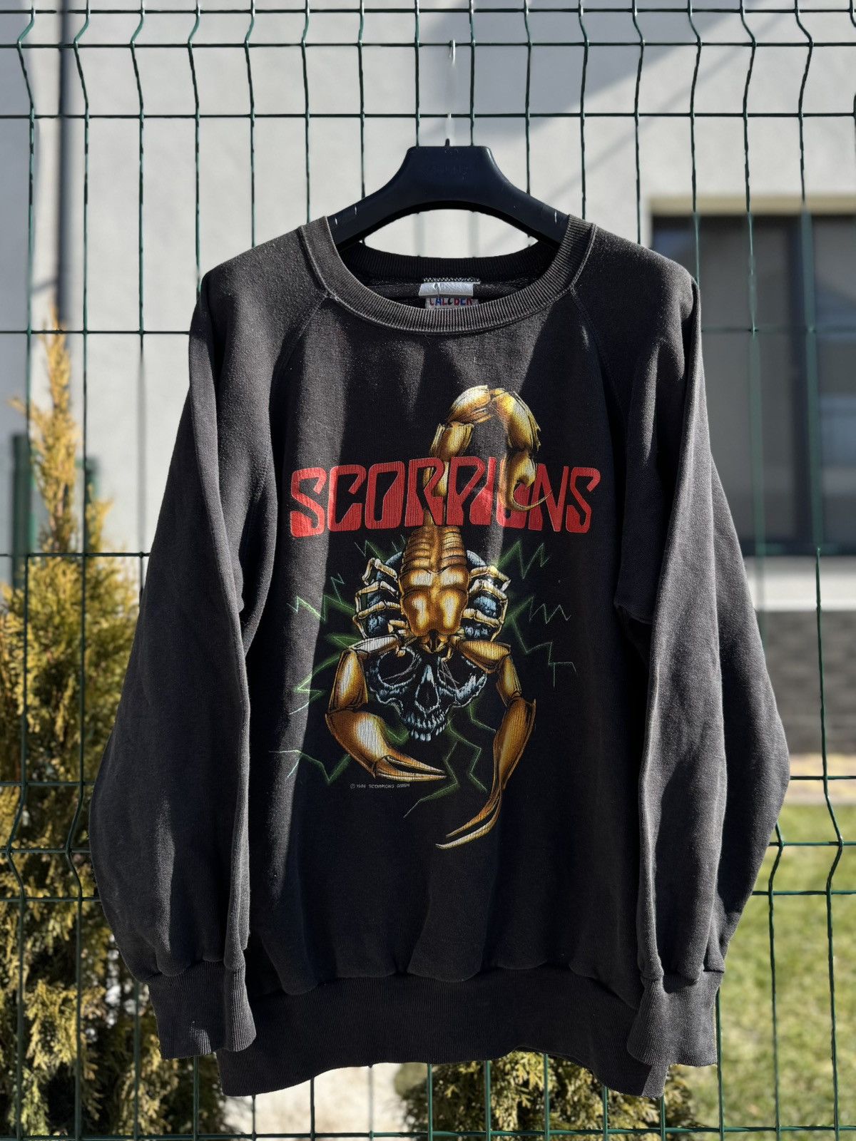 Band Tees Vintage 1988 Scorpions Tour Band Sweatshirt Caliber Tag Size US XL / EU 56 / 4 - 2 Thumbnail