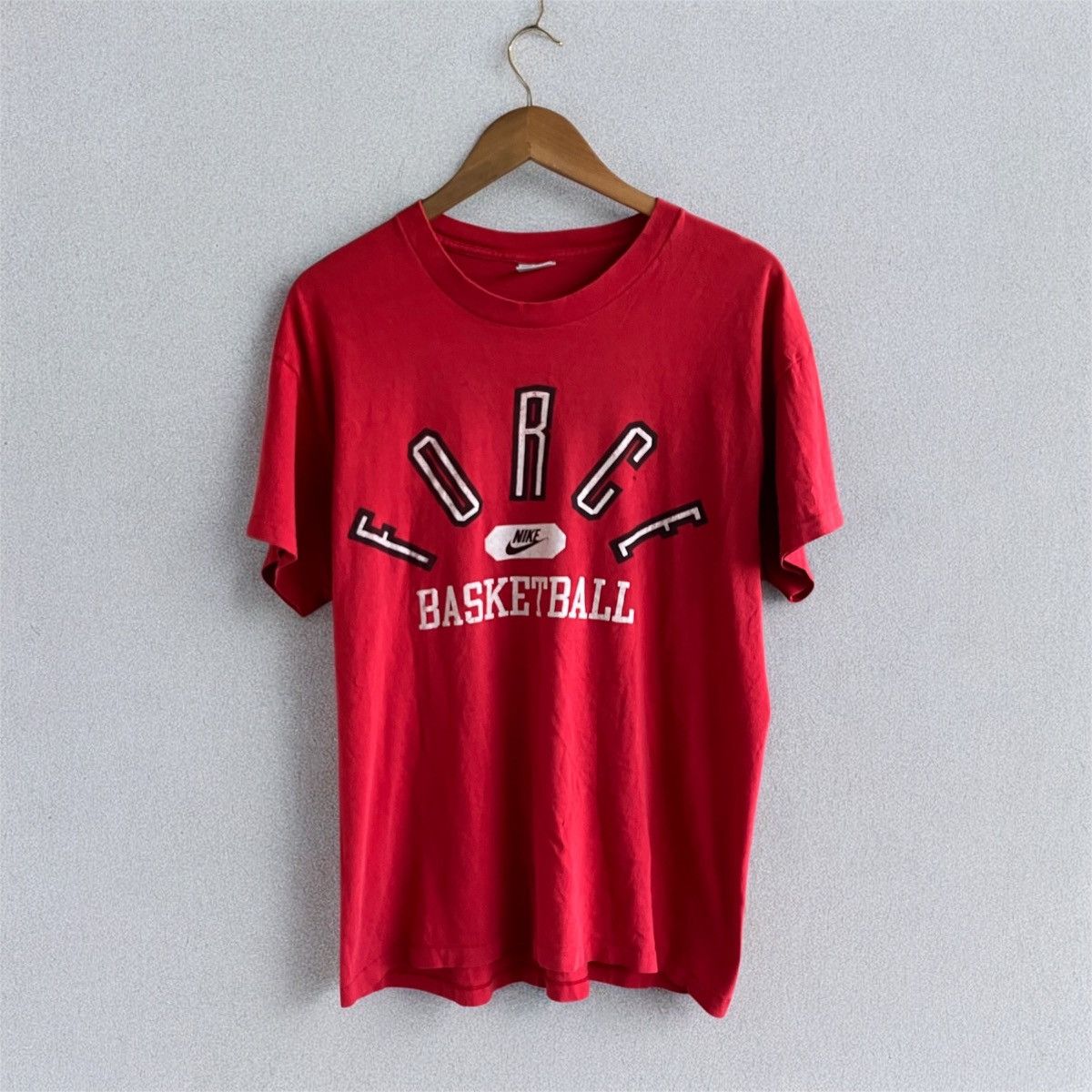 Nike Vintage 90s Nike Force Basketball Tee shirt NBA Jordan Size US L / EU 52-54 / 3 - 2 Thumbnail