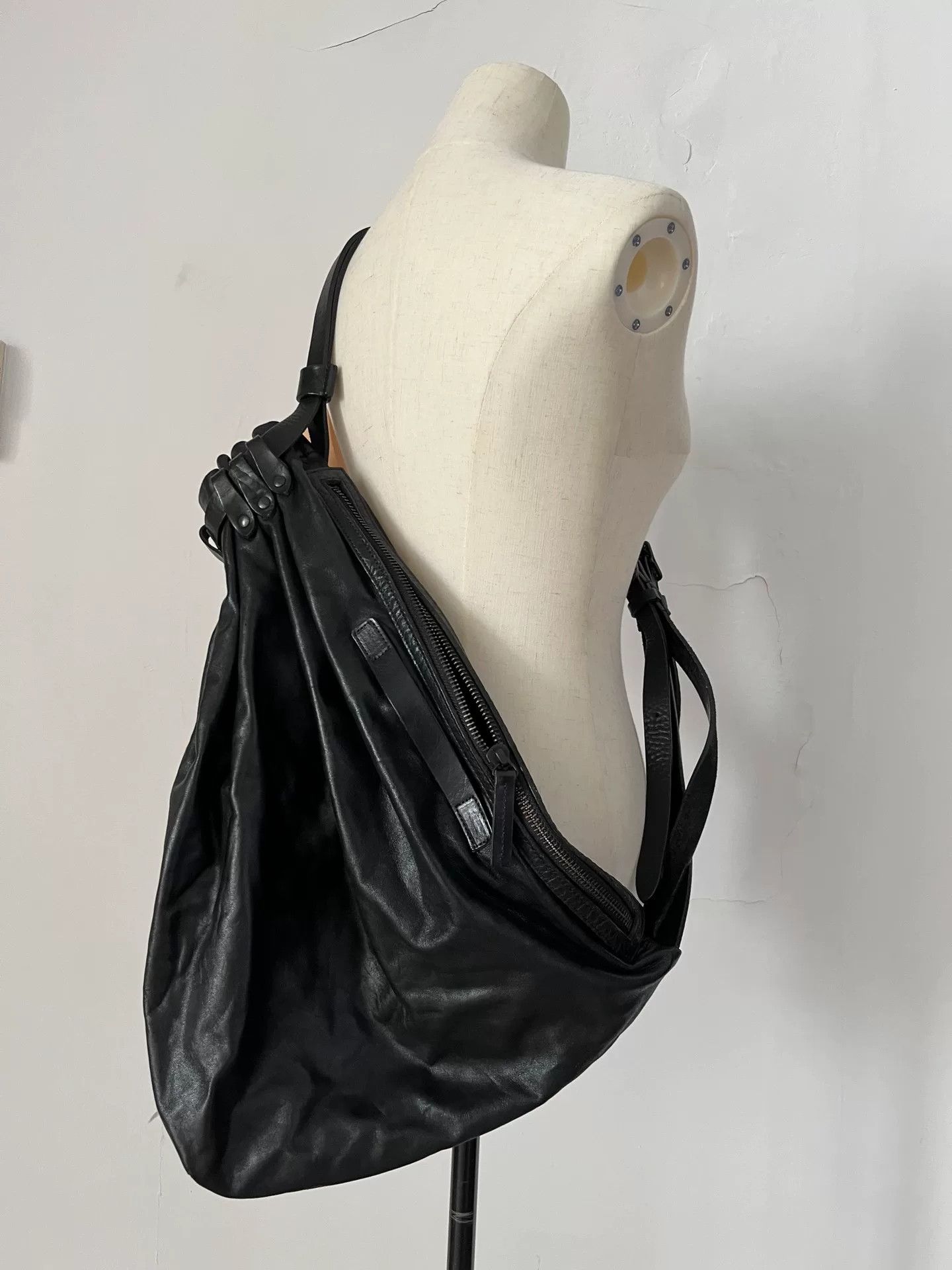 Yohji Yamamoto Yohji Yamamoto Drawstring Crossbody Handbag Size ONE SIZE - 1 Thumbnail