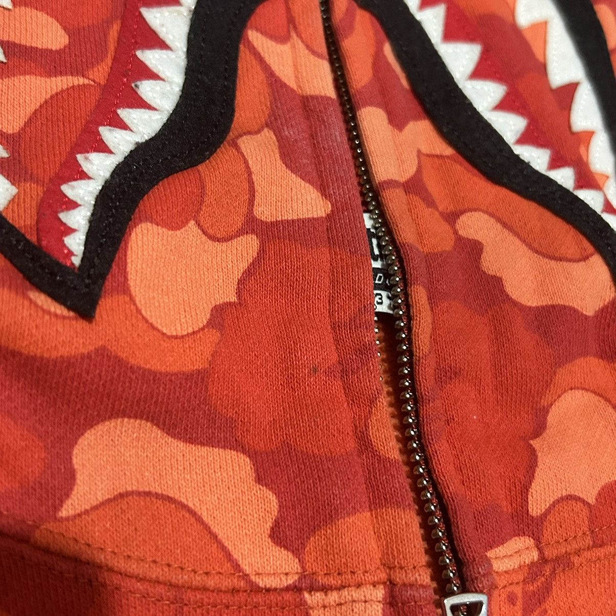 Bape Bape Shark Seoul Store Camo Hoodie Size US M / EU 48-50 / 2 - 6 Thumbnail
