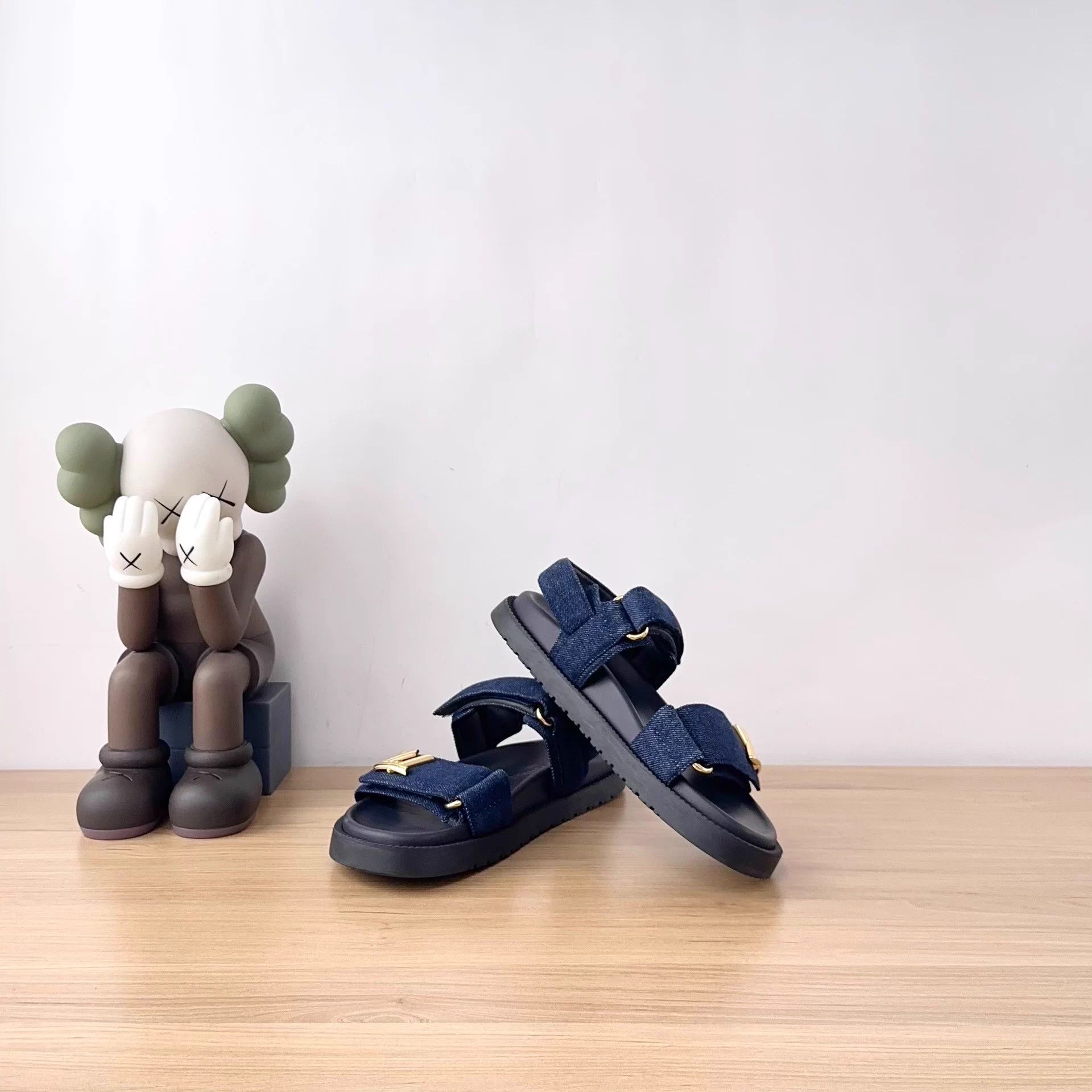 Louis Vuitton LV sandals EU 38 Size US 7 / IT 37 - 2 Thumbnail