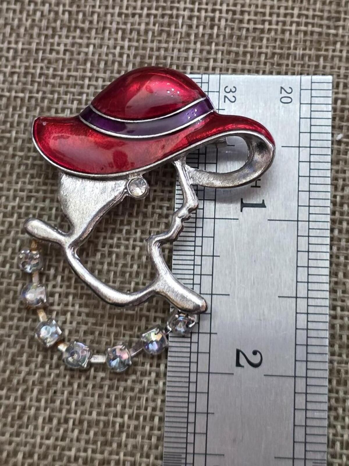 The Unbranded Brand Vintage Red Hat Lady Silhouette Brooch Rhinestone Accents 2" Size ONE SIZE - 4 Thumbnail