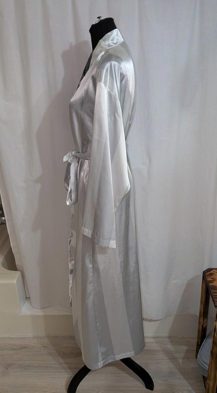 Oscar De La Renta VTG Y2K Oscar de la Renta Woman's White Striped Satin Robe M Size ONE SIZE - 3 Thumbnail