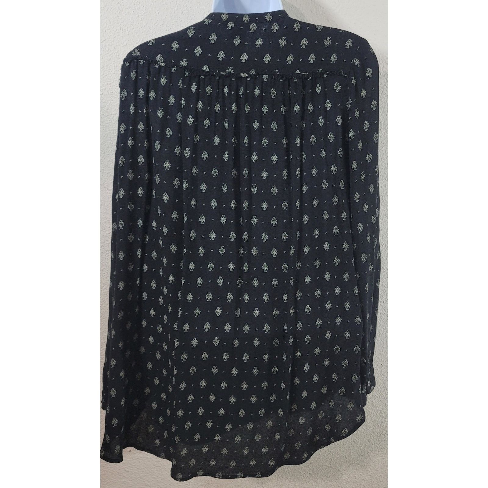 H&M H&M Black Floral Print Frayed Detail Henley Top 10 HI Low Size L / US 10 / IT 46 - 2 Thumbnail