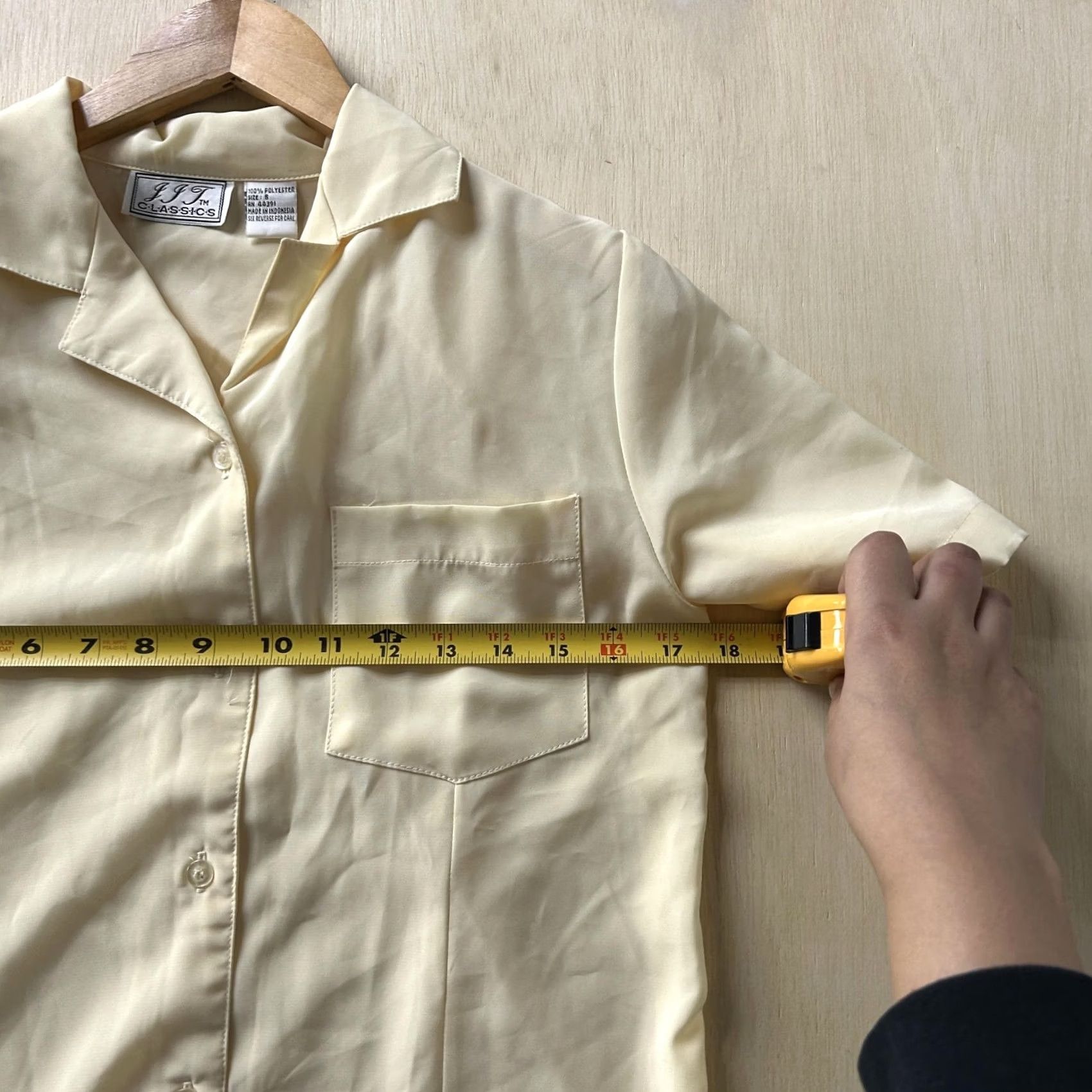 Vintage Vintage JJT Classics Button-Up Shirt Womens Small Yellow Satin Short Sleeve Top Size S / US 4 / IT 40 - 4 Thumbnail