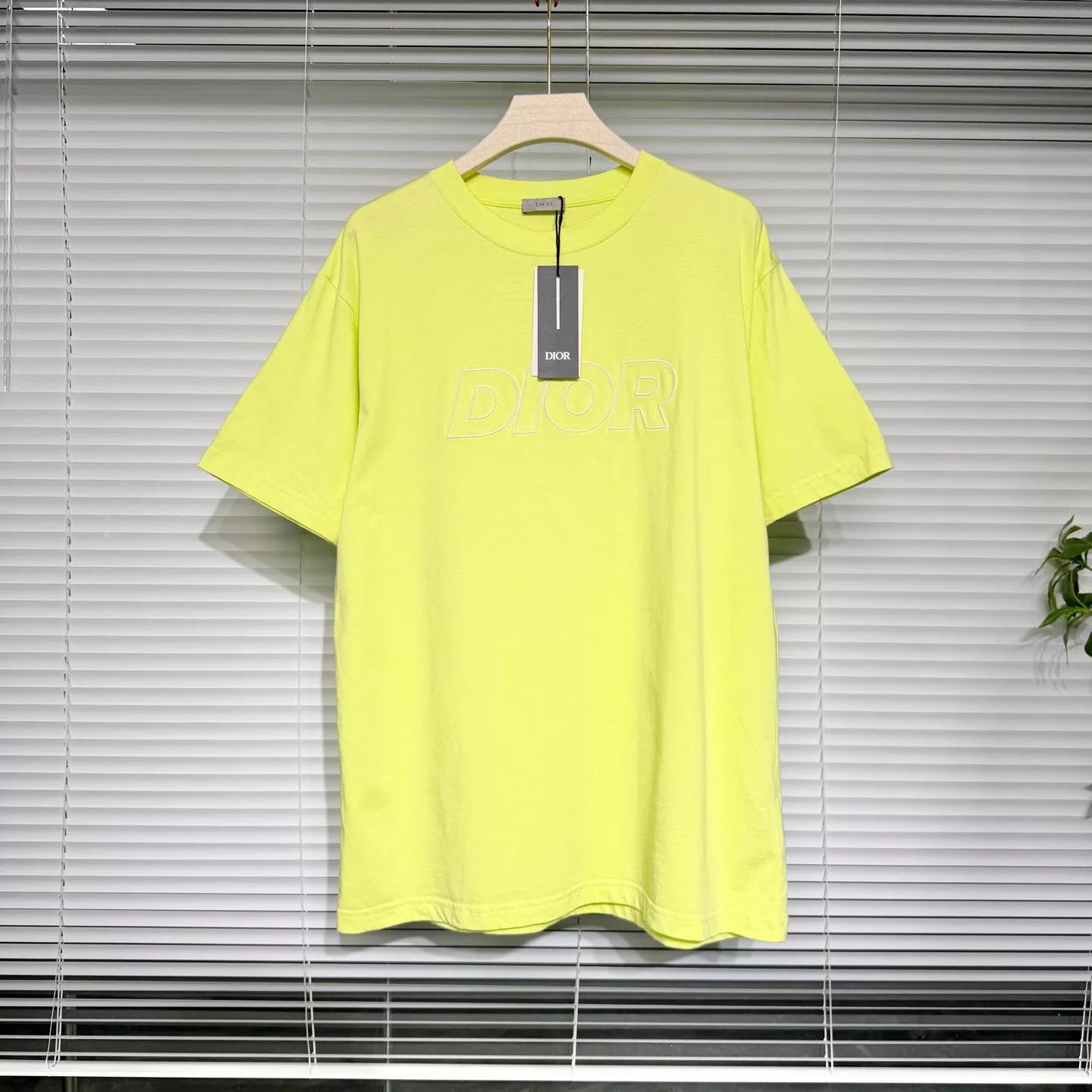 Dior New DIOR Yellow XL Embroidered Logo Tee Size US XL / EU 56 / 4 - 1 Thumbnail