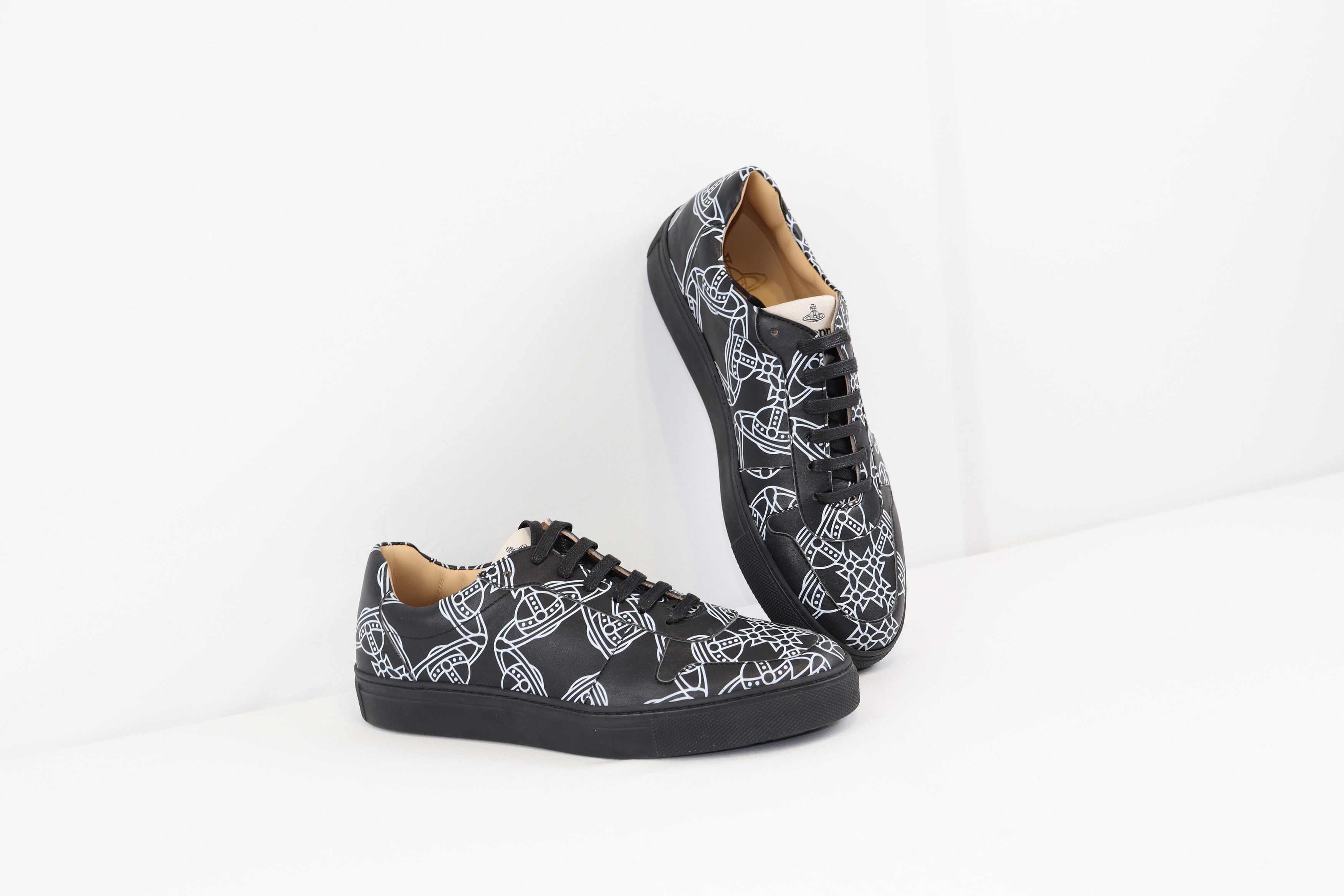 Vivienne Westwood o1rshd Crest Logo All Over Apollo Trainers in Black Size US 8 / EU 41 - 10 Thumbnail