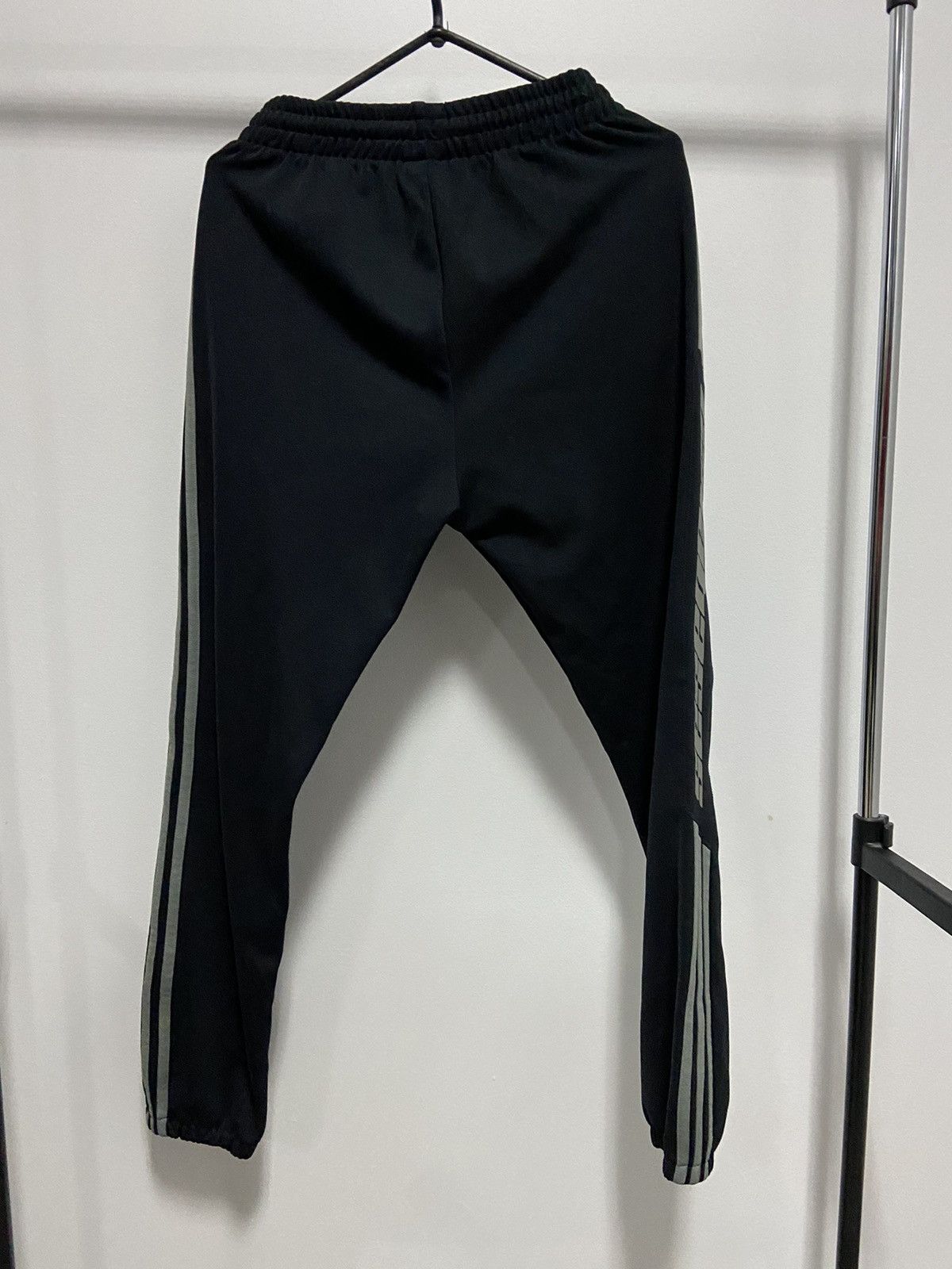 Adidas × Kanye West Adidas Kanye west calabasas sweatpants striped big logo Size US 30 / EU 46 - 3 Thumbnail