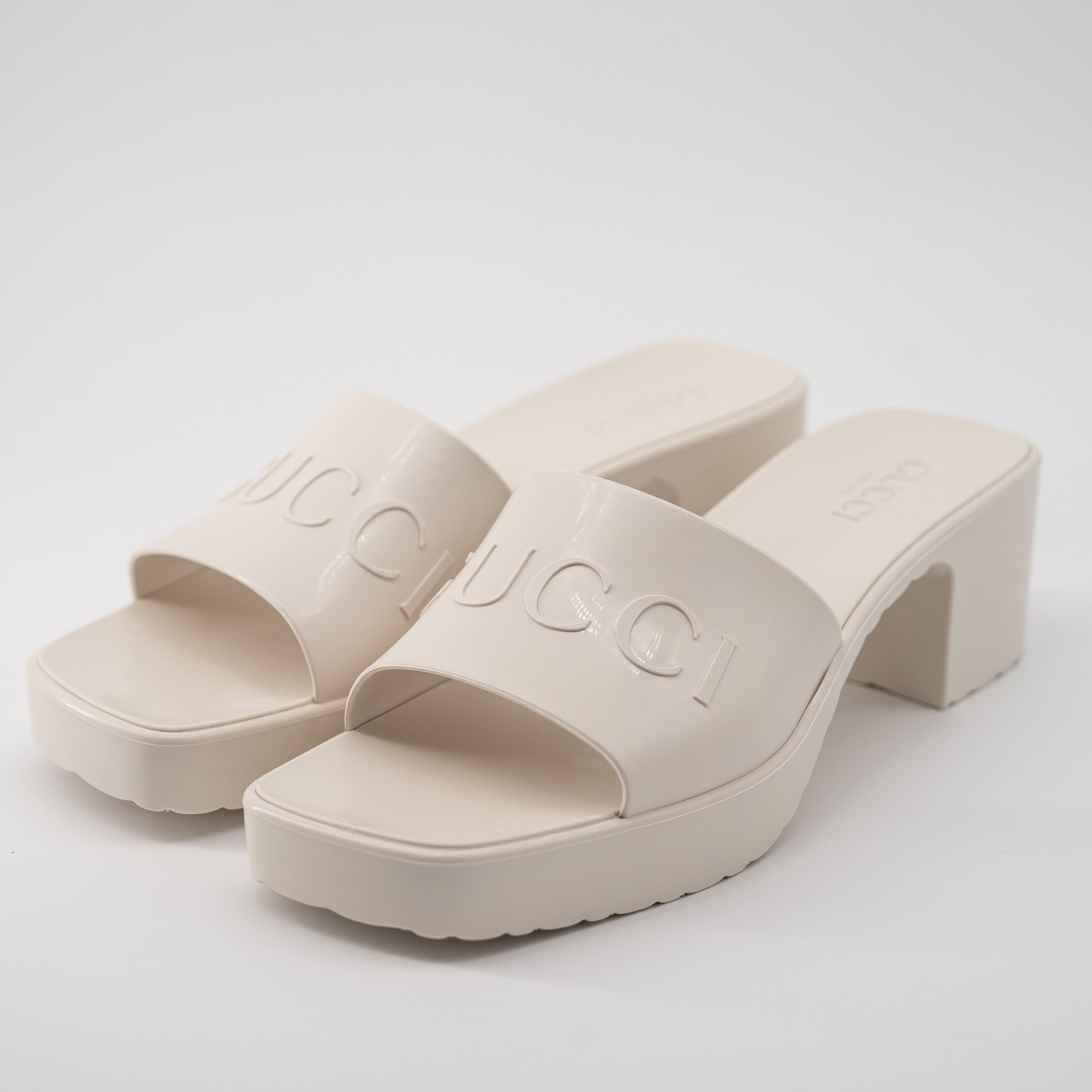 Gucci 40G 10 US Gucci White Rubber Sandals Mules logo Size US 10 / IT 40 - 1 Thumbnail