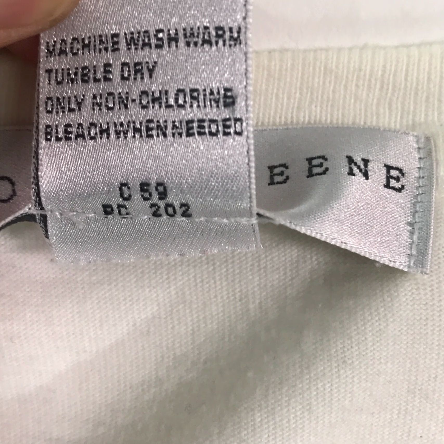 Geoffrey Beene Geoffrey Beene Sport Graphic Tee Shirt White 100% Cotton Large Women Short Sleeve Crewm Neck 19in Chest 25in Length USA Vintage No Size L / US 10 / IT 46 - 5 Thumbnail